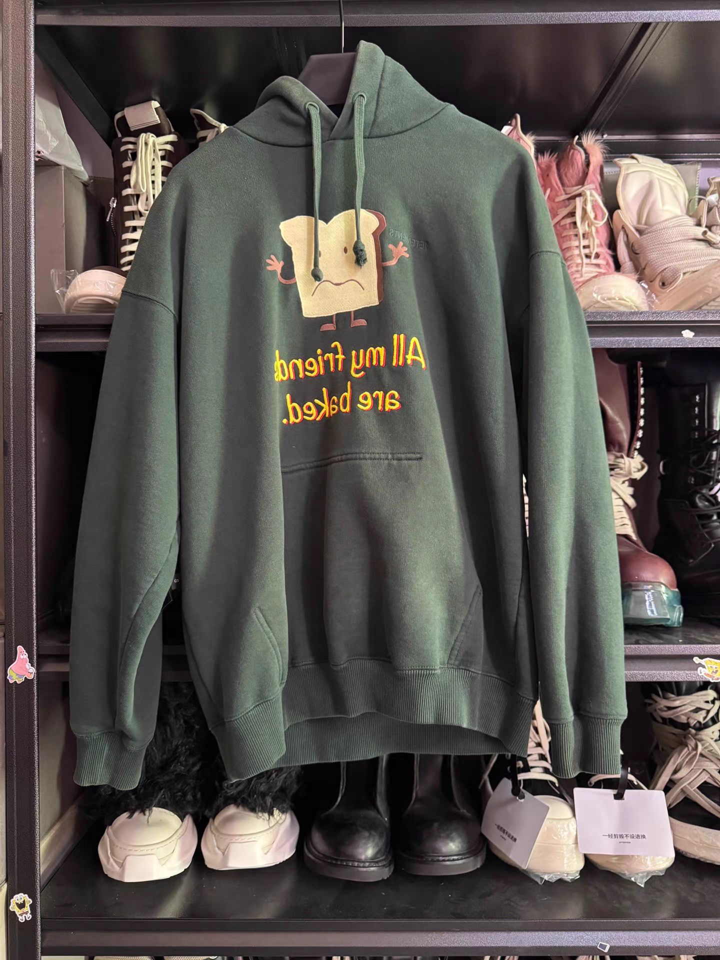 Vetements Vetements Graphic Hoodie Size US S / EU 44-46 / 1 - 1 Thumbnail