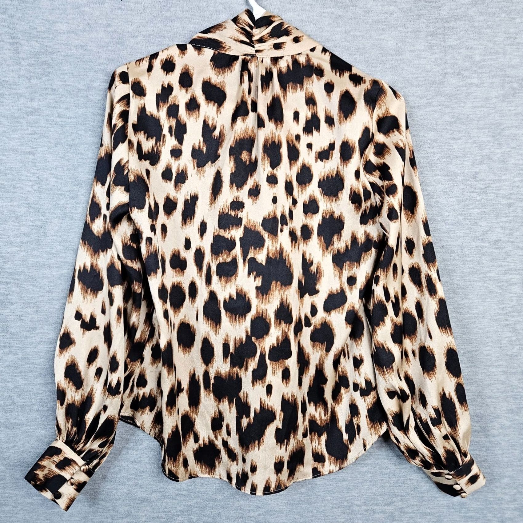 White House Black Market White House Black Market Blouse XS Leopard-Print Bow Tie Neck Short Sleeve Multicolor Women’s Regular Size XXS / US 00 / IT 34 - 3 Thumbnail