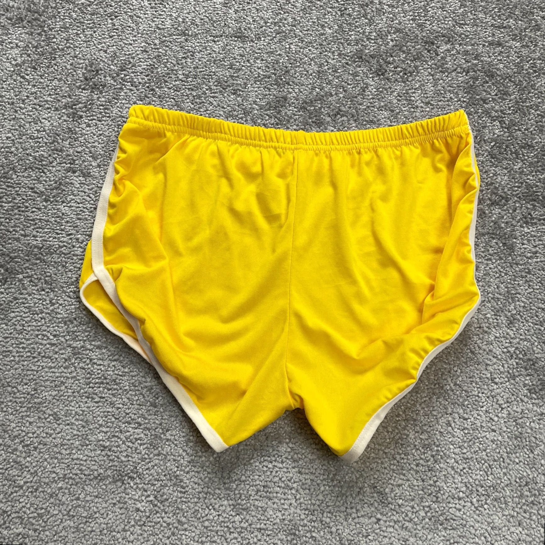 Vintage Unbranded Active Shorts Womens Small Yellow Elastic Athletic Running Gym 26x3 Size 28" / US 6 / IT 42 - 2 Thumbnail