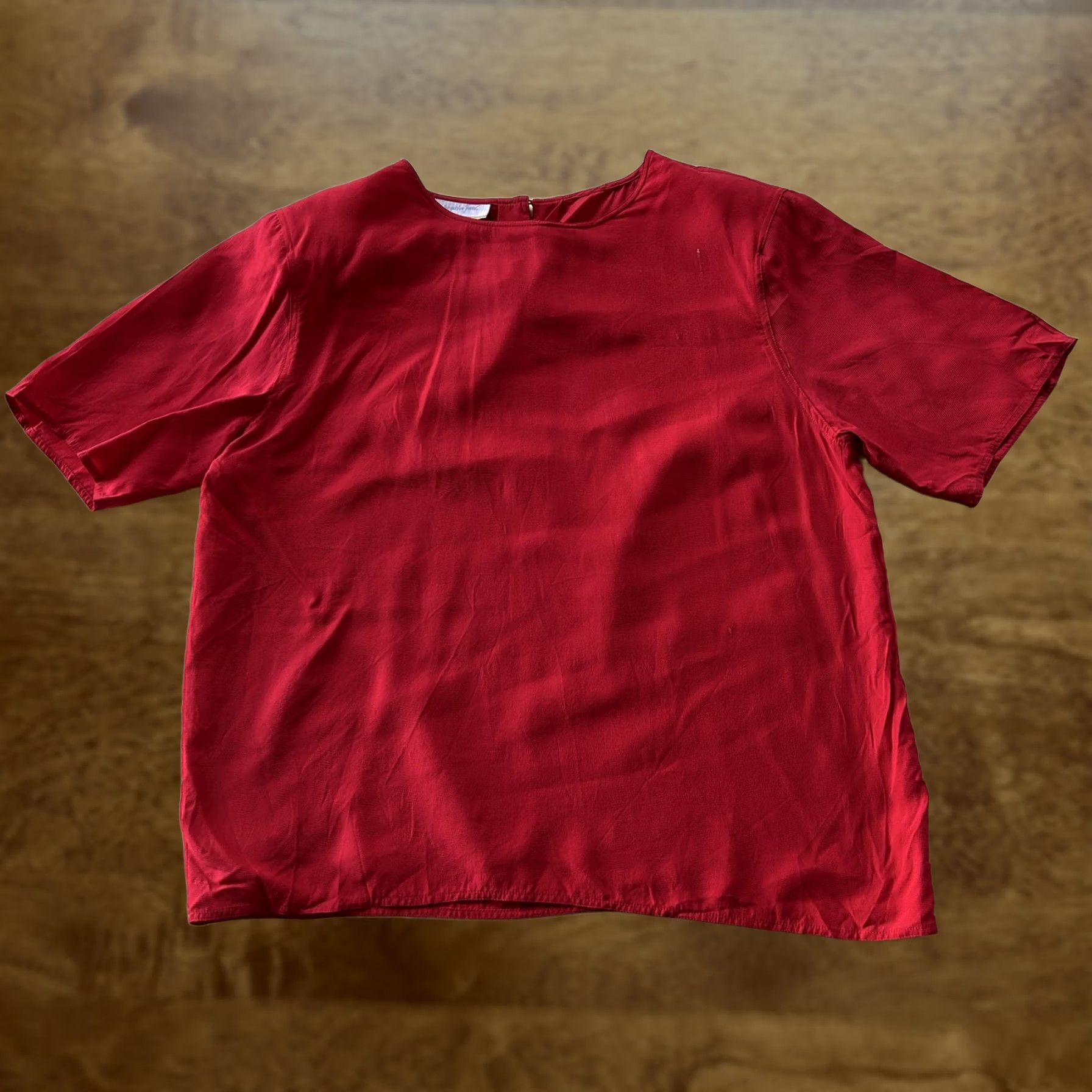 Vintage Vintage 90s Blouse Womens Medium Red Silk Short Sleeve Basic Pullover Solid Top Size M / US 6-8 / IT 42-44 - 1 Thumbnail