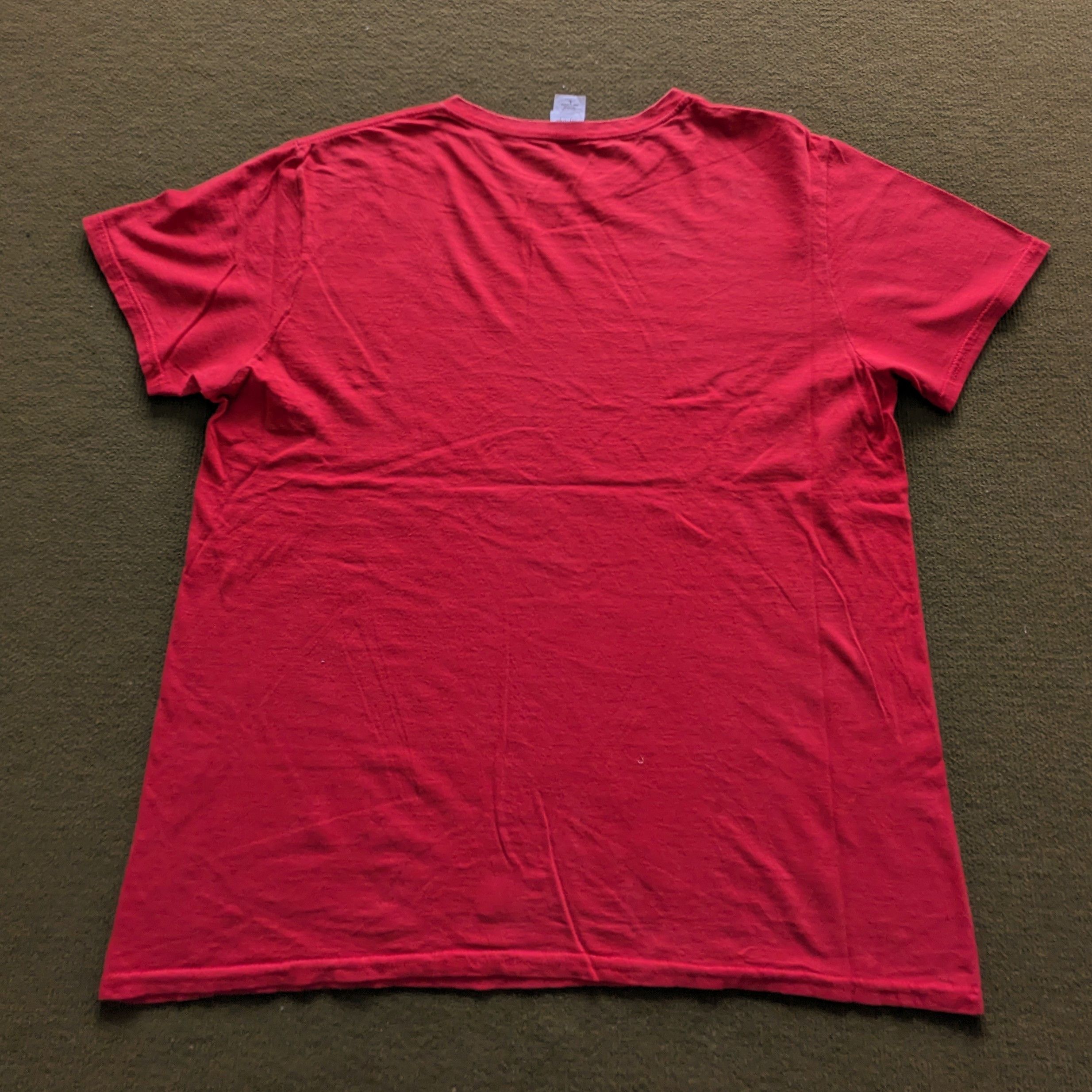 Band Tees Vintage RED TAYLOR SWIFT Tour Brand T-shirt Size US L / EU 52-54 / 3 - 2 Thumbnail