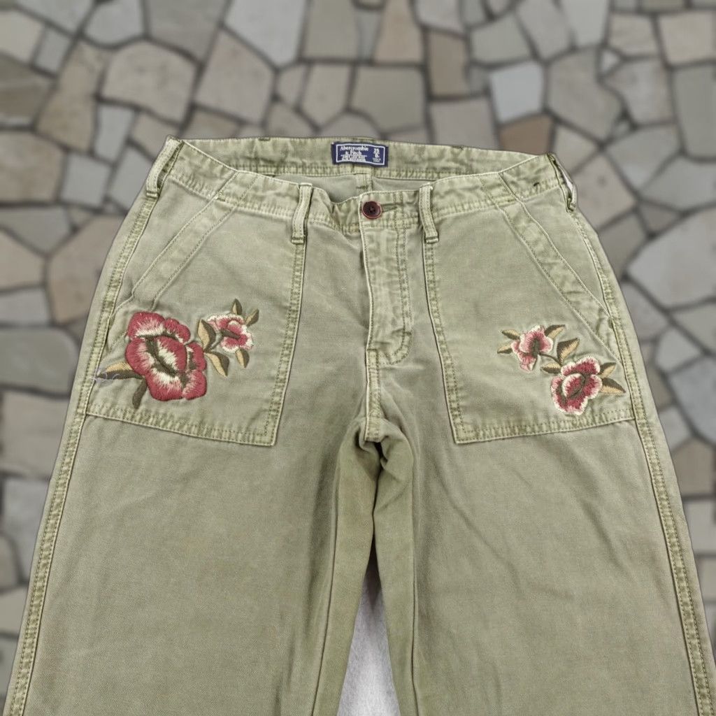 Abercrombie & Fitch Abercrombie & Fitch Pants Womens 0 Green Floral Embroidered Ames Slim Boyfriend Cropped Twill Cotton Pockets Zip Logo Button Casual Size 25" / US 0 / IT 36 - 1 Thumbnail