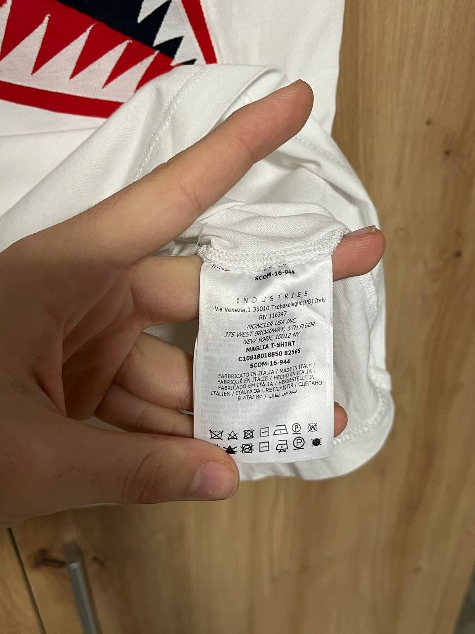 Moncler Moncler Shark Logo T-shirt Size US M / EU 48-50 / 2 - 6 Thumbnail