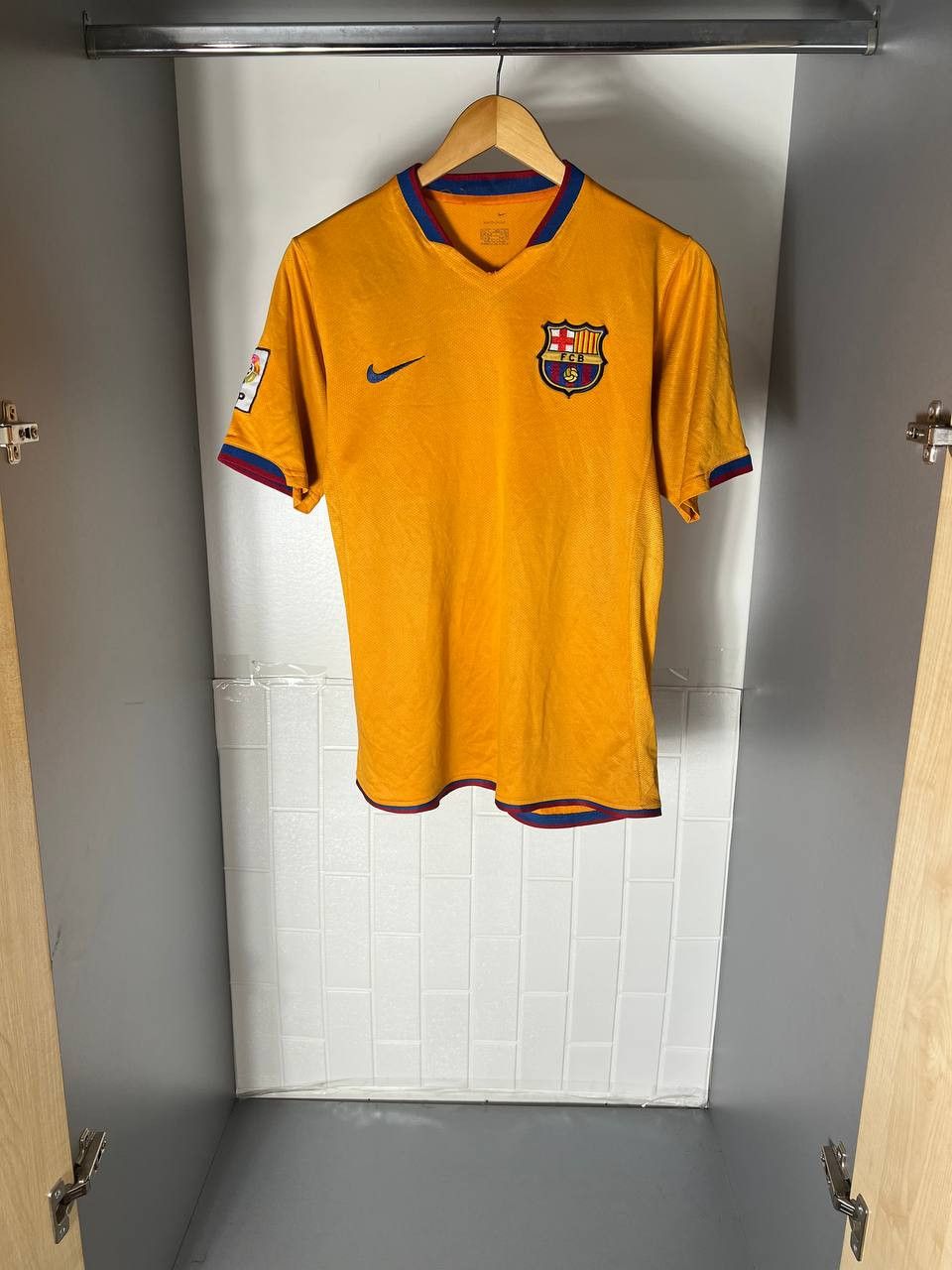 Nike VINTAGE NIKE FC BARCELONA SPAIN SOCCER JERSEY RETRO Y2K 90s Size US M / EU 48-50 / 2 - 1 Thumbnail