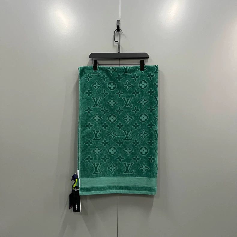 Louis Vuitton Louis Vuitton Green presbyopic towel Size ONE SIZE - 1 Thumbnail