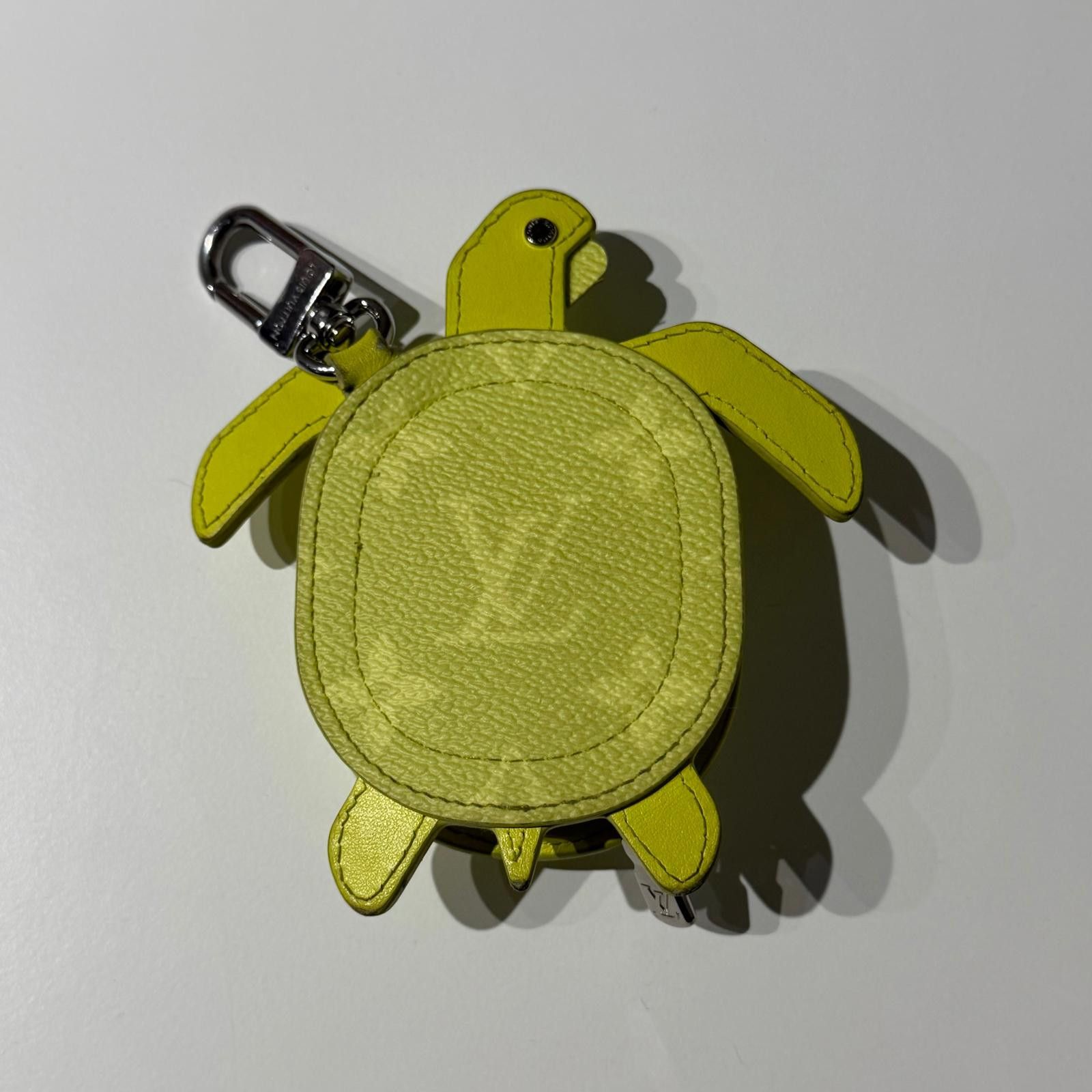 Louis Vuitton Louis Vuitton Leather Turtle Bag Charm Size ONE SIZE - 2 Thumbnail