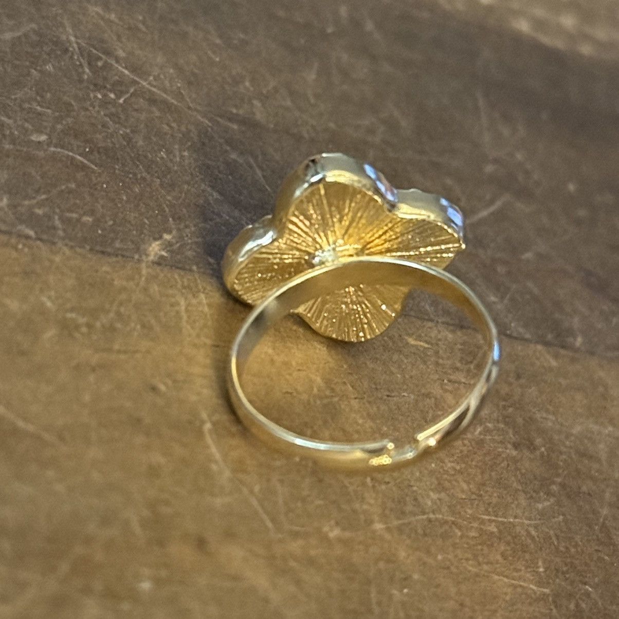 Other Gold tone pink mother of pearl inlay clover ring Size ONE SIZE - 5 Thumbnail