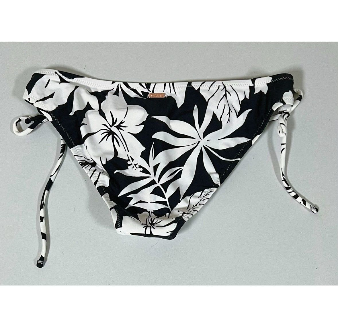 Other Raisins Hibiscus Flower Floral Bikini Bottoms Size S 🖤🤍 Size ONE SIZE - 4 Thumbnail