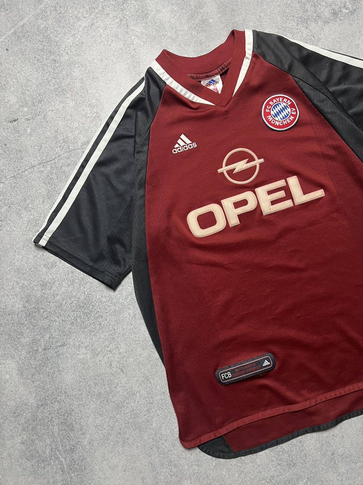 Vintage Vintage Adidas FC Bayern Munchen 2000-2001 Home Jersey Size US XS / EU 42 / 0 - 2 Thumbnail