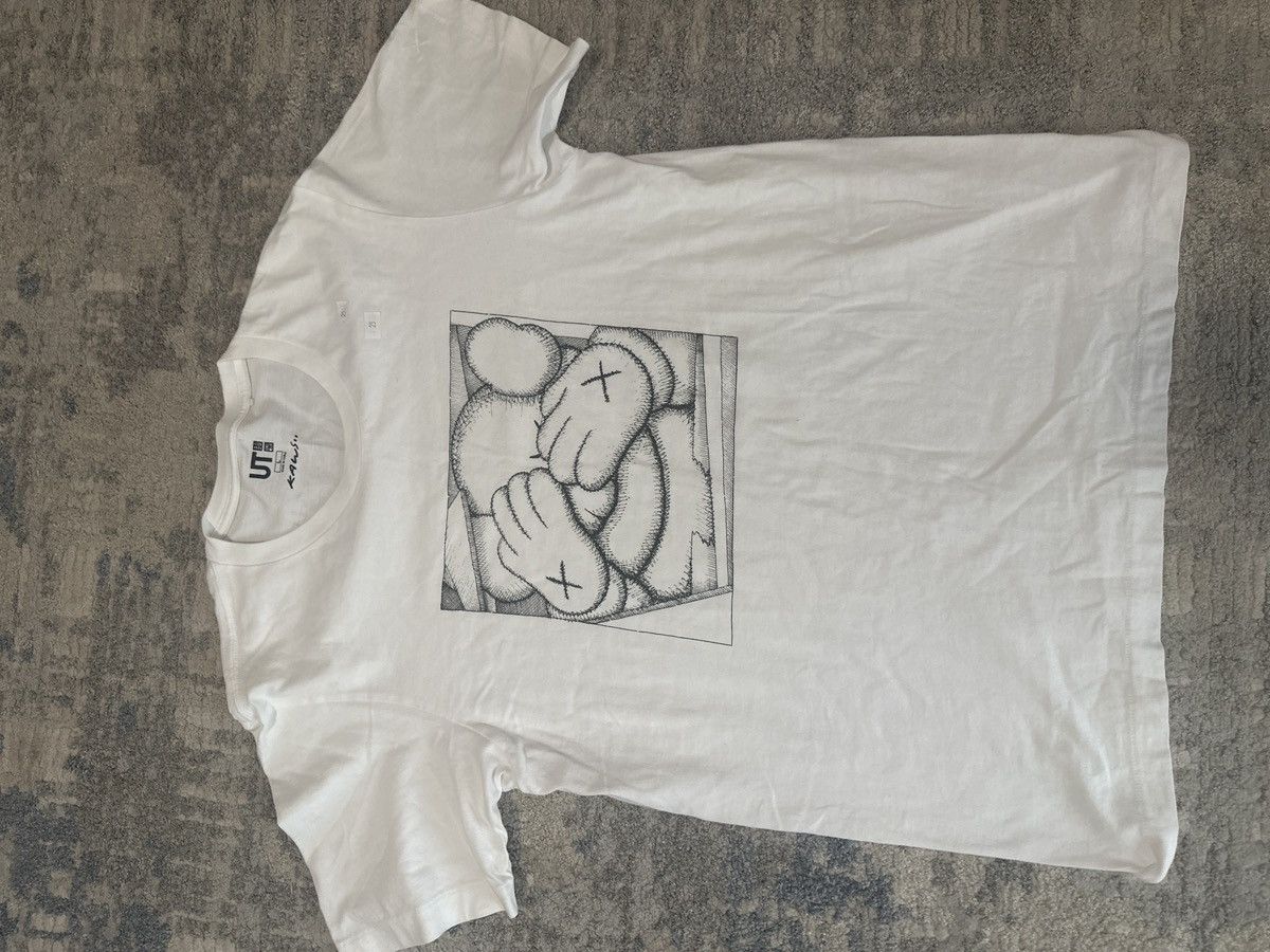 Kaws × Uniqlo Kaws x uniqulo T shirt Size US L / EU 52-54 / 3 - 1 Thumbnail