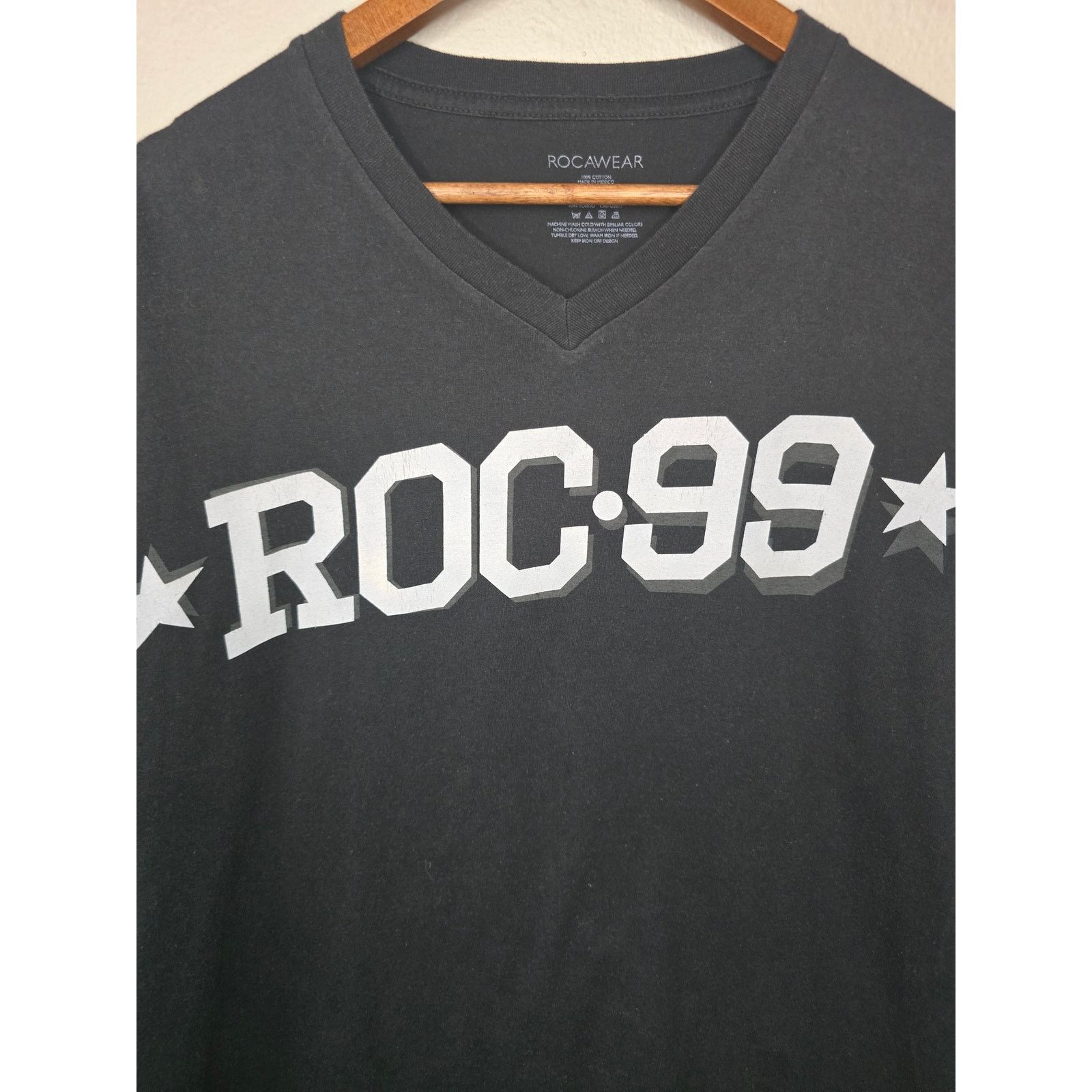 Rocawear Rocawear Shirt 2XL Vneck Y2K Streetwear Black Graphic Tee Size US XXL / EU 58 / 5 - 2 Thumbnail