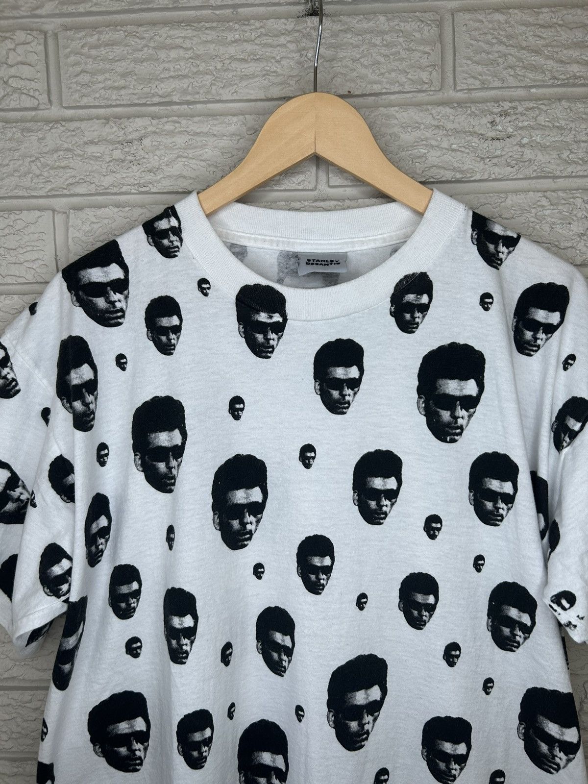 Vintage Vintage 90s Stanley Desantis Seinfeld Kramer AOP T Shirt Size US XL / EU 56 / 4 - 3 Thumbnail
