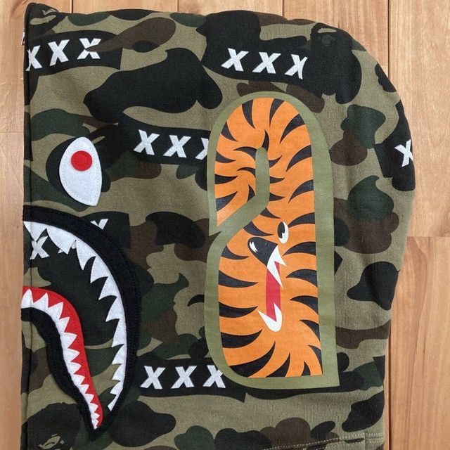 Bape GOD SELECTION XXX × BAPE CAMO Shark Full Zip Hoodie APE Size US XL / EU 56 / 4 - 6 Thumbnail