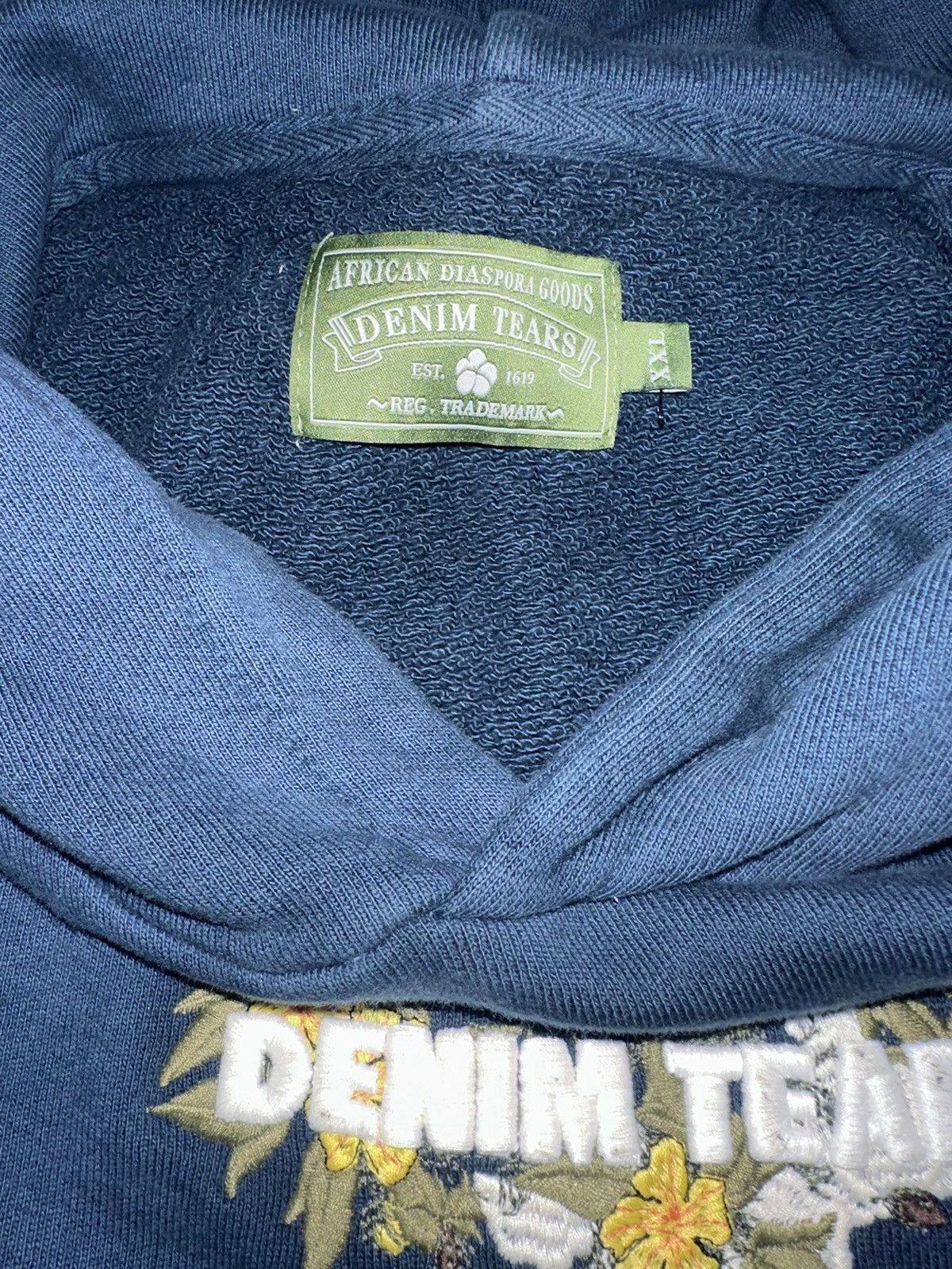 DENIM TEARS Denim Tears Embroidered Logo Hoodie Navy Size US XXL / EU 58 / 5 - 3 Thumbnail