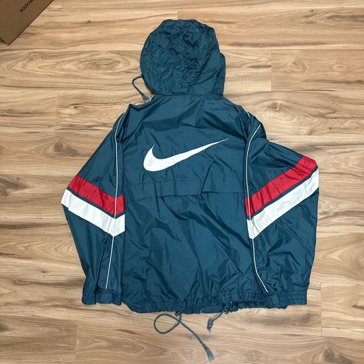 Nike vintage nike windbreaker Size US L / EU 52-54 / 3 - 3 Thumbnail