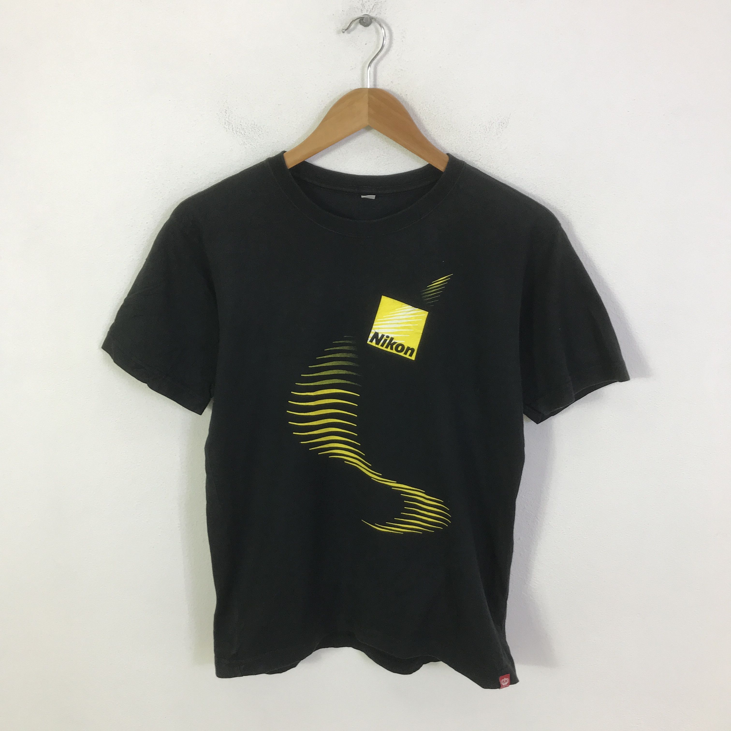 Uniqlo nikon x grm t-shirt K93B35 Size US M / EU 48-50 / 2 - 1 Thumbnail