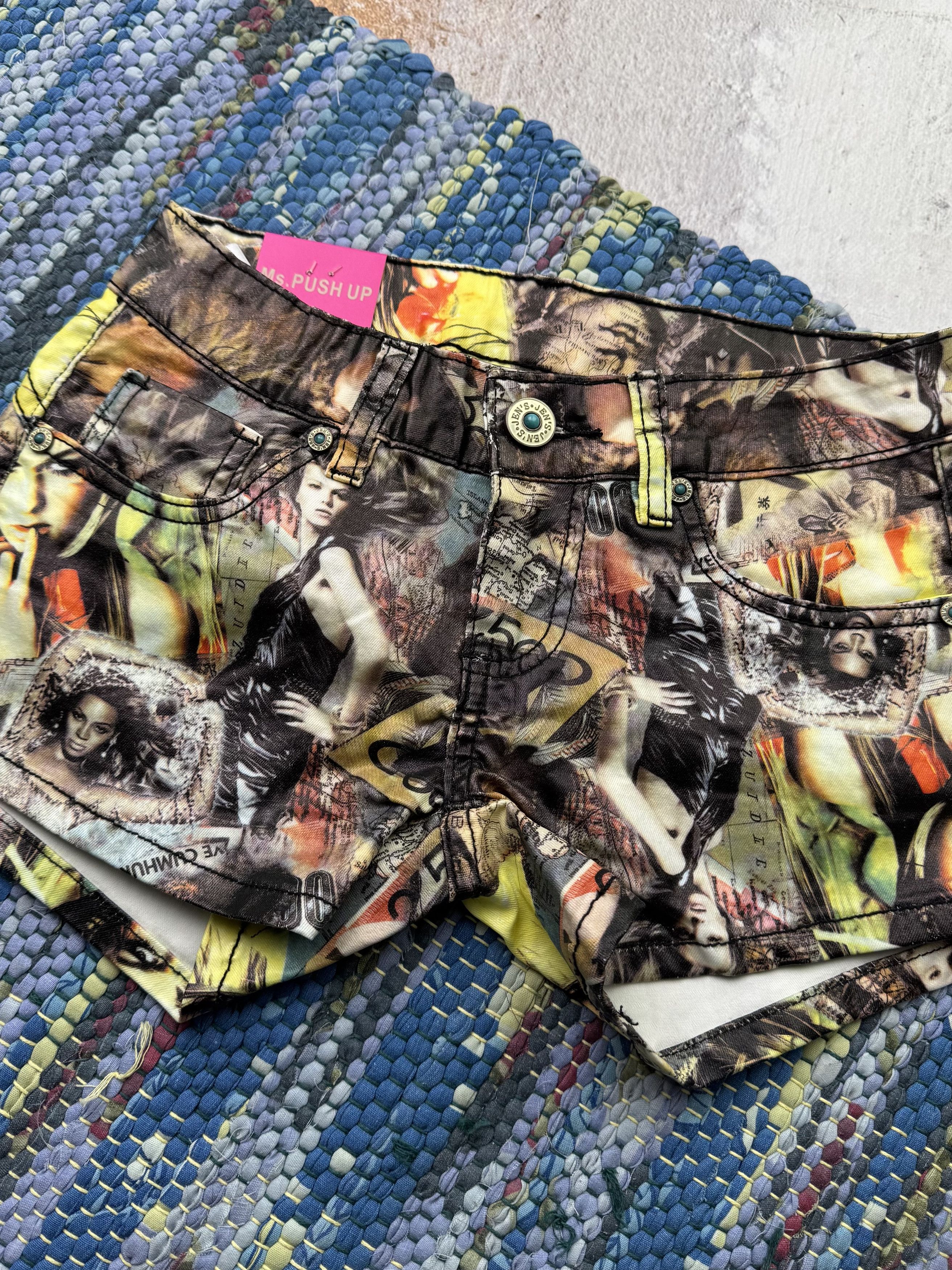 Vintage Vintage Printed Mini Shorts A562(148)D15 Size 24" / US 00 / IT 34 - 2 Thumbnail