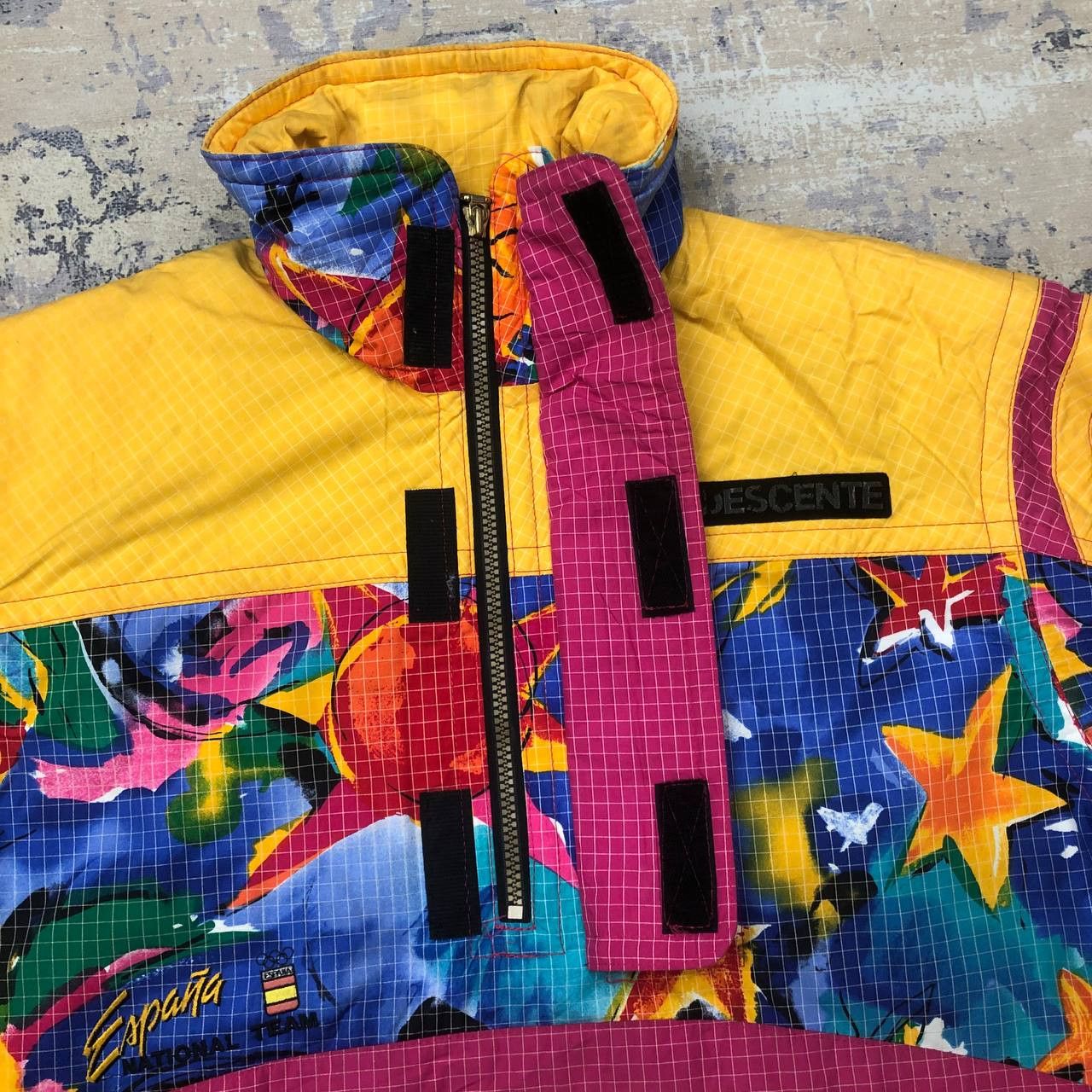 Descente Y467 SPAIN SKI TEAM DESCENTE OFFICIAL JACKET Size US L / EU 52-54 / 3 - 6 Thumbnail