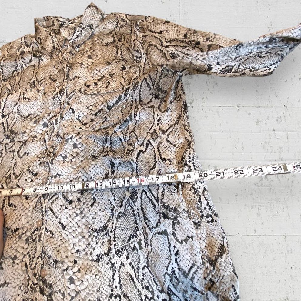 Equipment Equipment Femme 100% Silk Gray Snake Print Button Shirt L Size L / US 10 / IT 46 - 5 Thumbnail