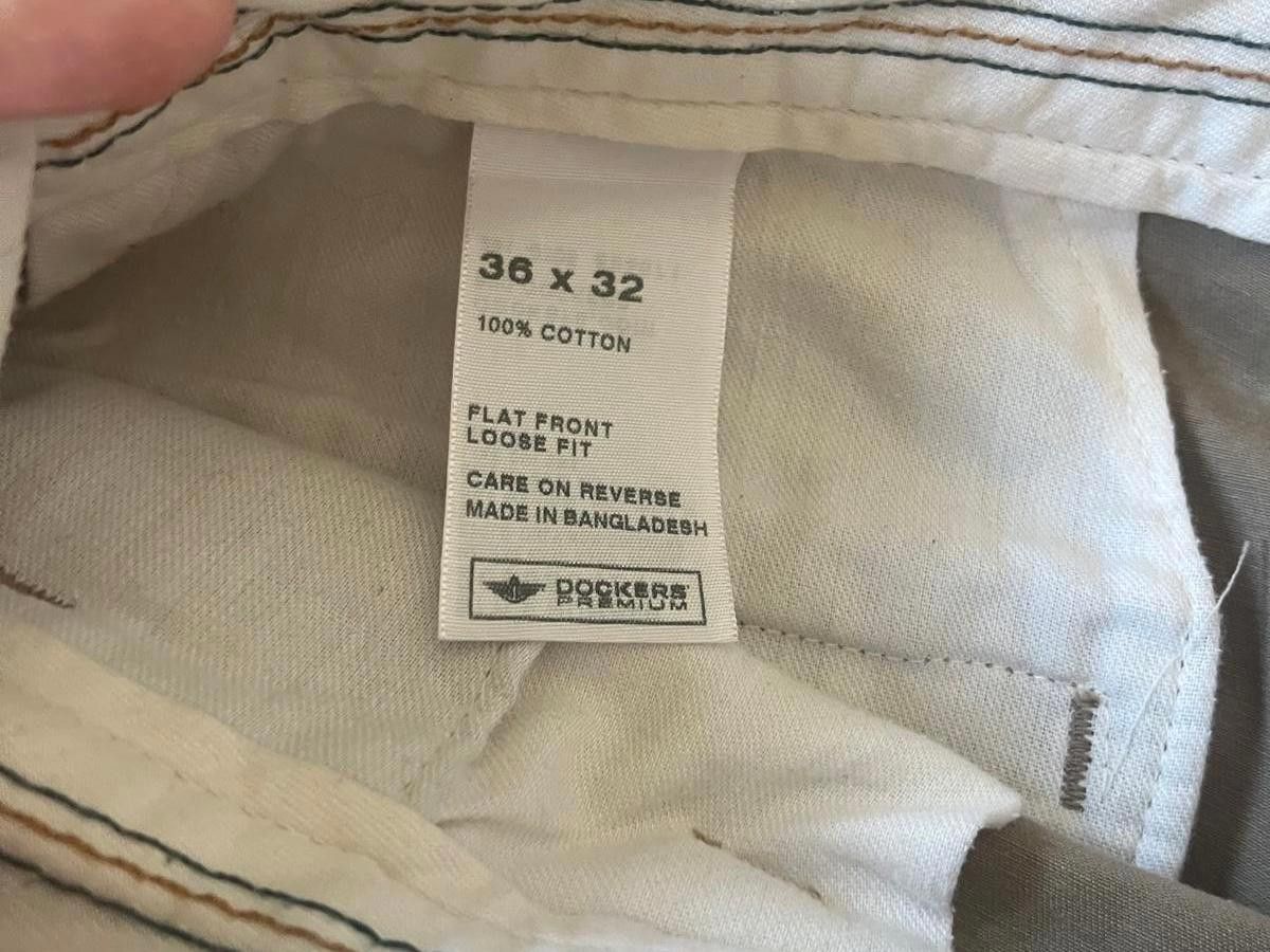 Dockers Dockers Mens Loose Fit Khaki Pants Flat Front Straight 36x32 Size US 36 / EU 52 - 5 Thumbnail