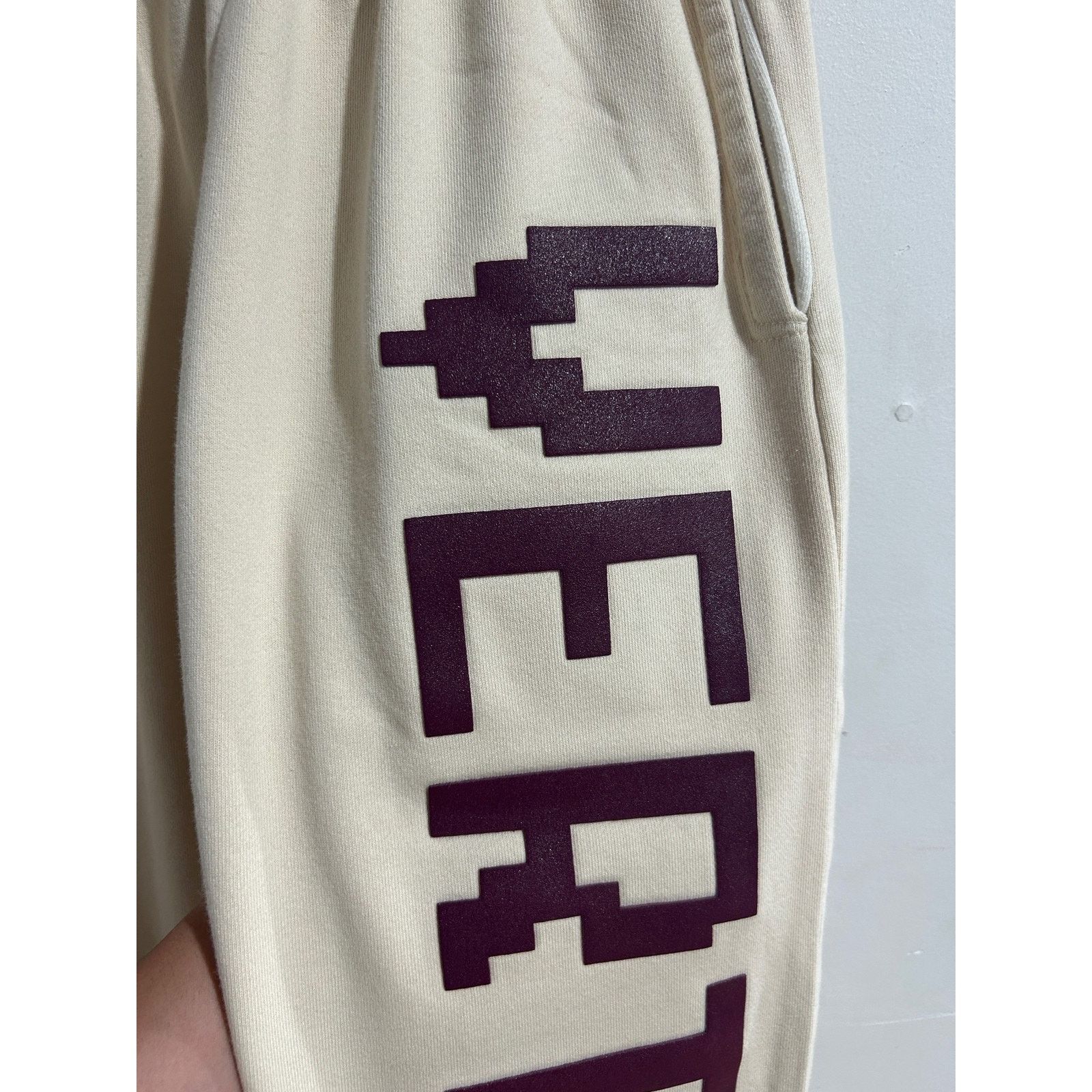 Vertabrae VERTABRAE LOGO CREAM BURGUNDY SWEAT PANT SIZE XXL PREOWNED Size US 34 / EU 50 - 3 Thumbnail