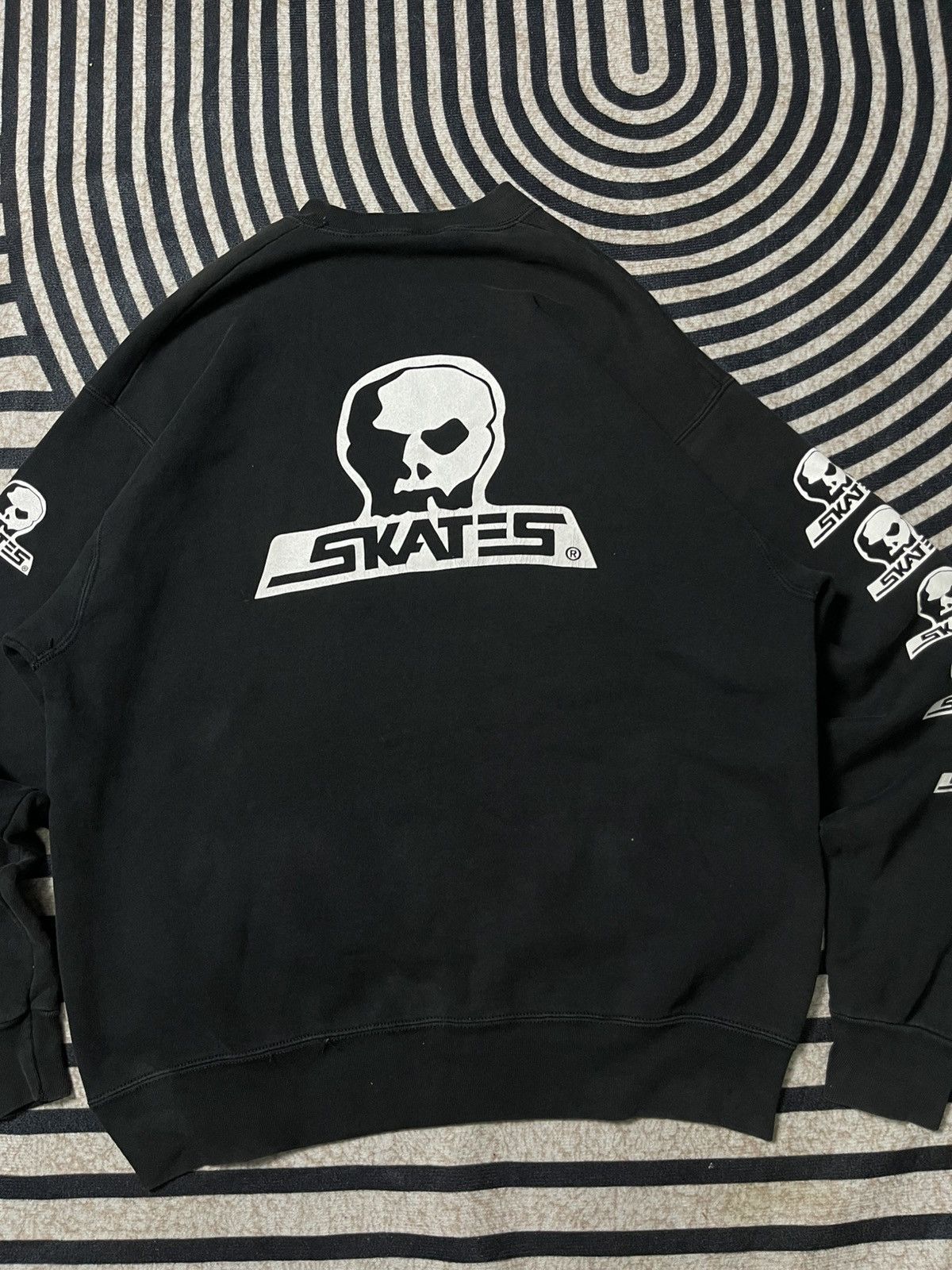 Fruit Of The Loom 90s OG SKULL SKATES SKATEBOARD SWEATSHIRT SUN FADED Size US XL / EU 56 / 4 - 12 Thumbnail