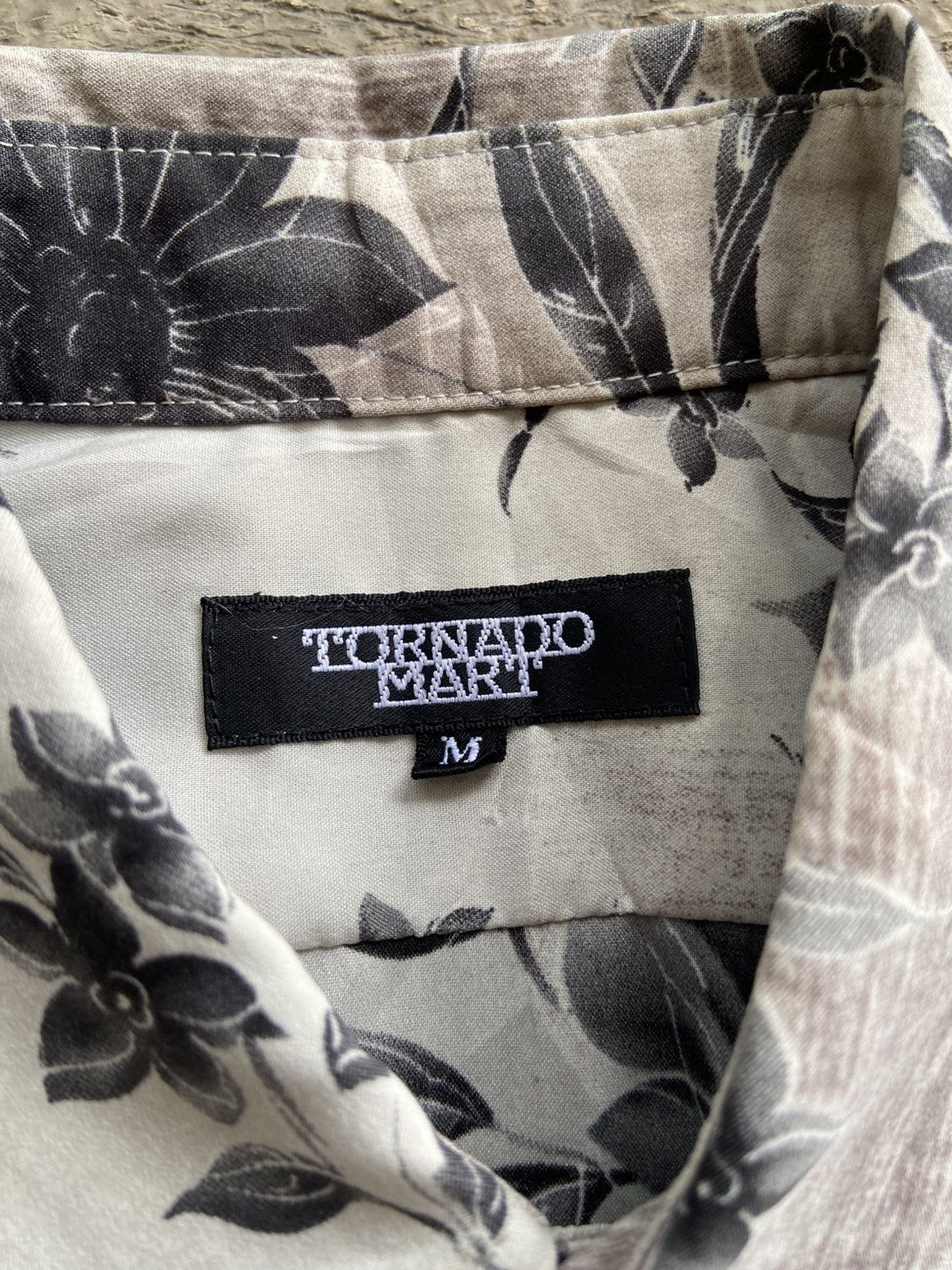 Tornado Mart 2000s Tornado Mart - Floral Pattern Button Shirt Size US M / EU 48-50 / 2 - 4 Thumbnail