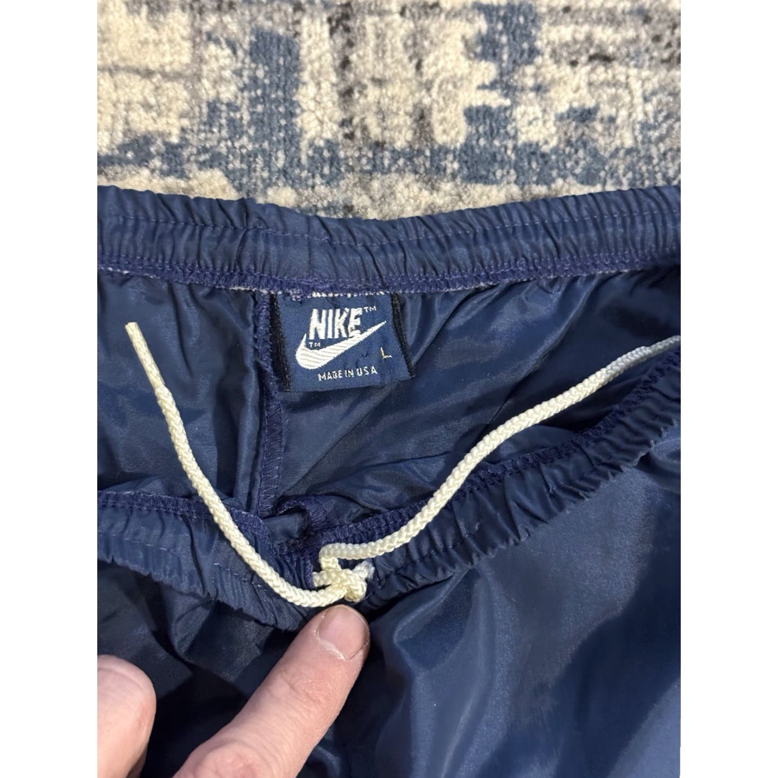 Nike VINTAGE Nike Blue Tag Nylon Jogger Track Pants Mens L 80s Sports Basketball Nylon Lightweight Elastic Waist 28.5in Inseam USA Jeans/Pants Size US 33 - 4 Thumbnail
