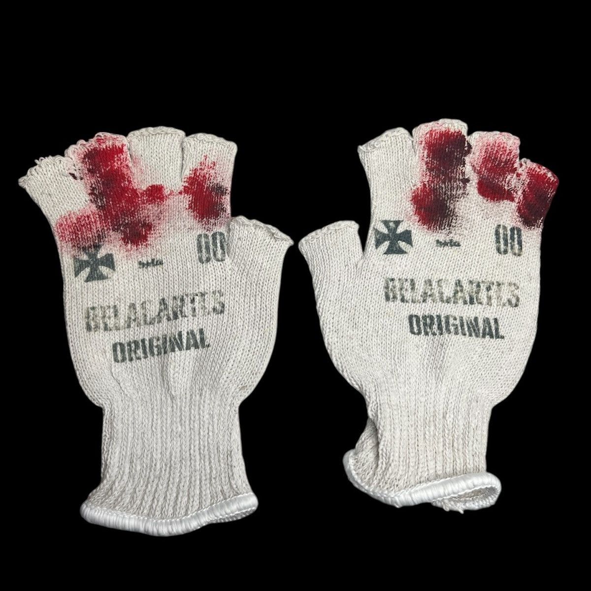 20471120 Bela Cartes 'War' Bloody Combat Gloves Size ONE SIZE - 1 Thumbnail