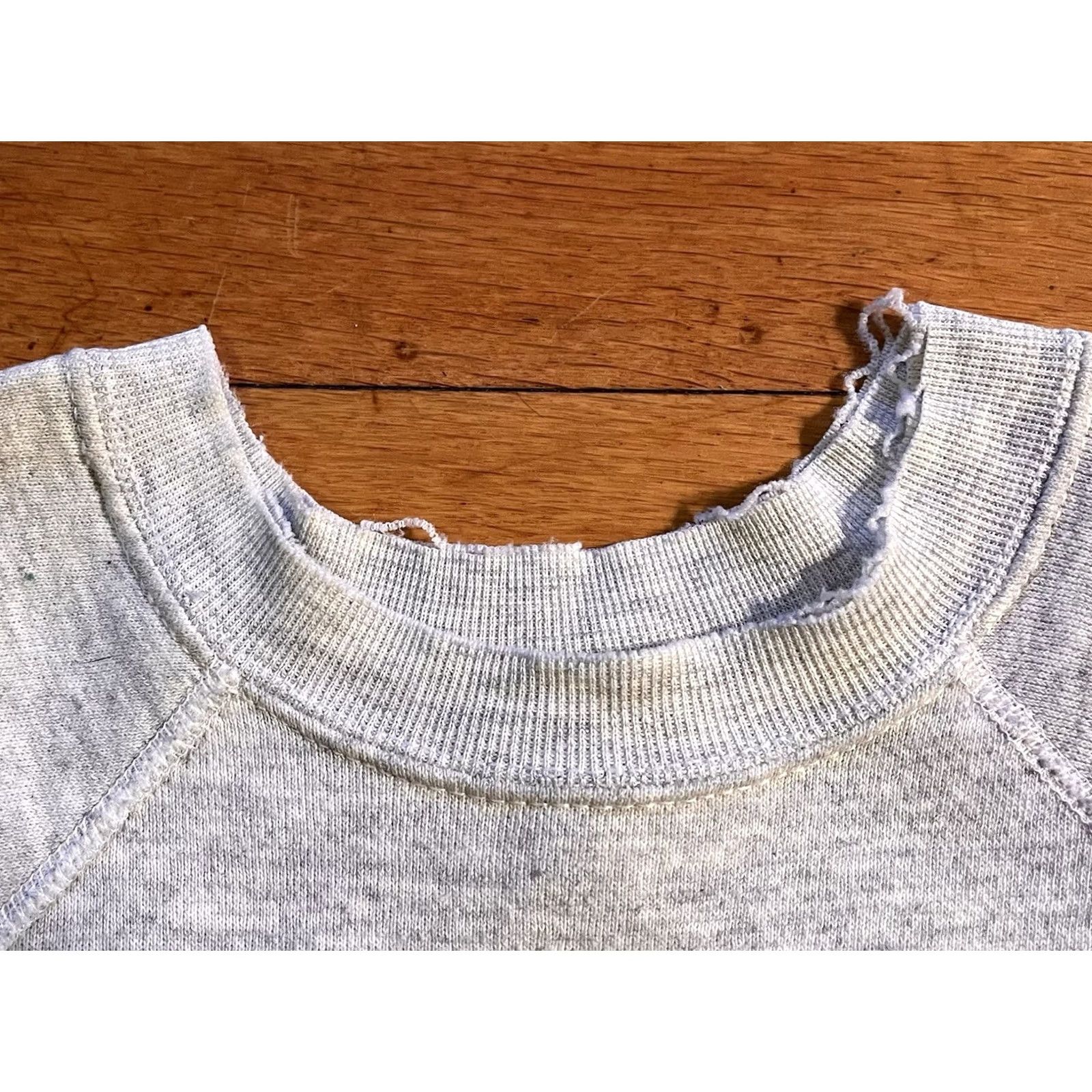Vintage VINTAGE Northern Exposure Cicely Alaska Sweater Men’s XL Grey 90s Logo Embroidered Pullover Sweatshirt Weathered Size US XL / EU 56 / 4 - 4 Thumbnail
