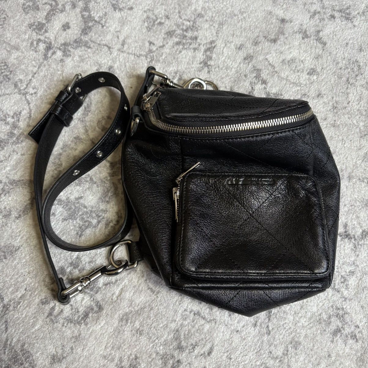 Alexander McQueen Alexander McQueen Patent Leather Quilted Side Bag Black Size ONE SIZE - 1 Thumbnail