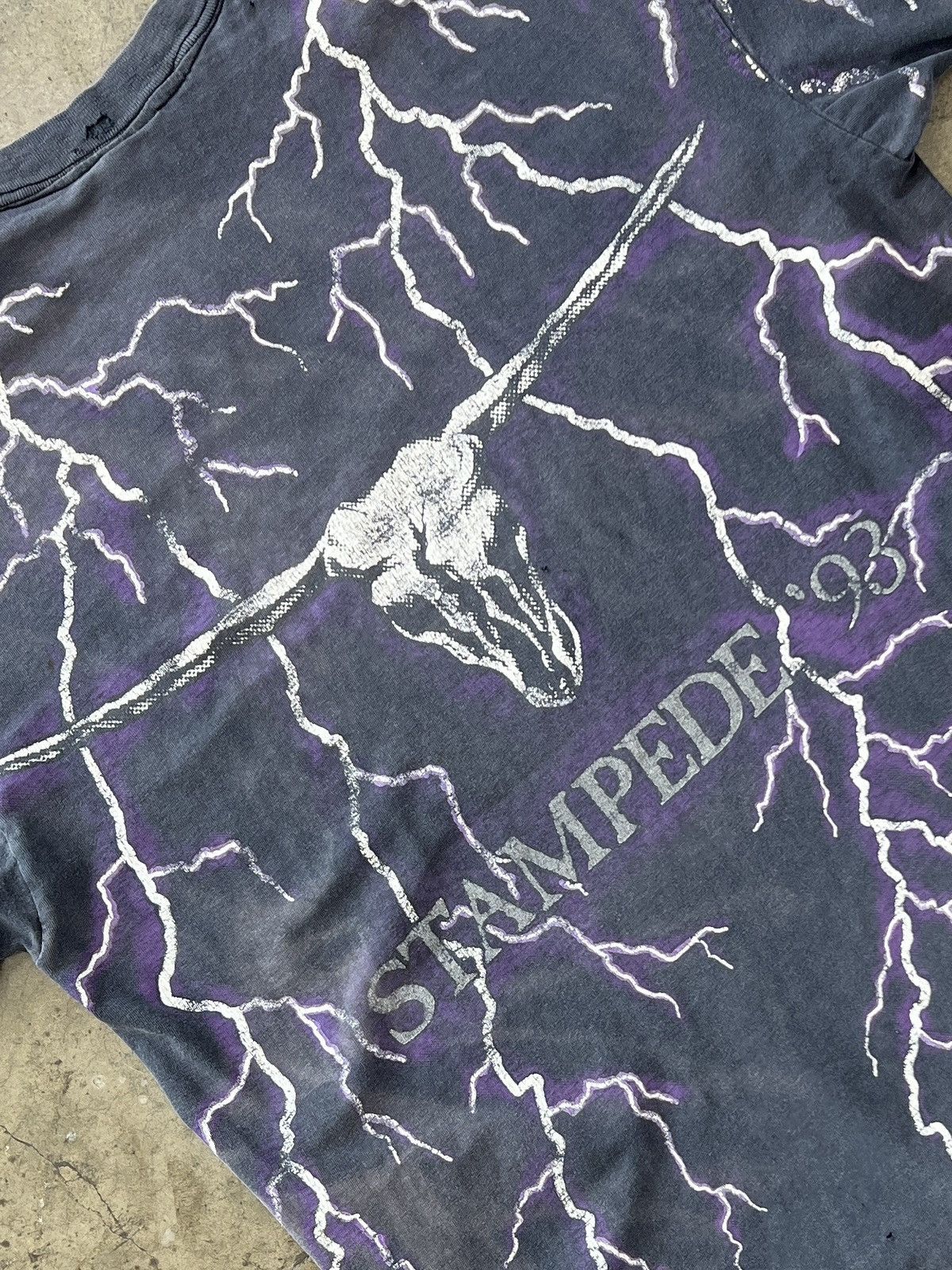 Band Tees Vintage 90s Brooks & Dunn AOP Lightning Thrashed Tee XL Size US XL / EU 56 / 4 - 4 Thumbnail