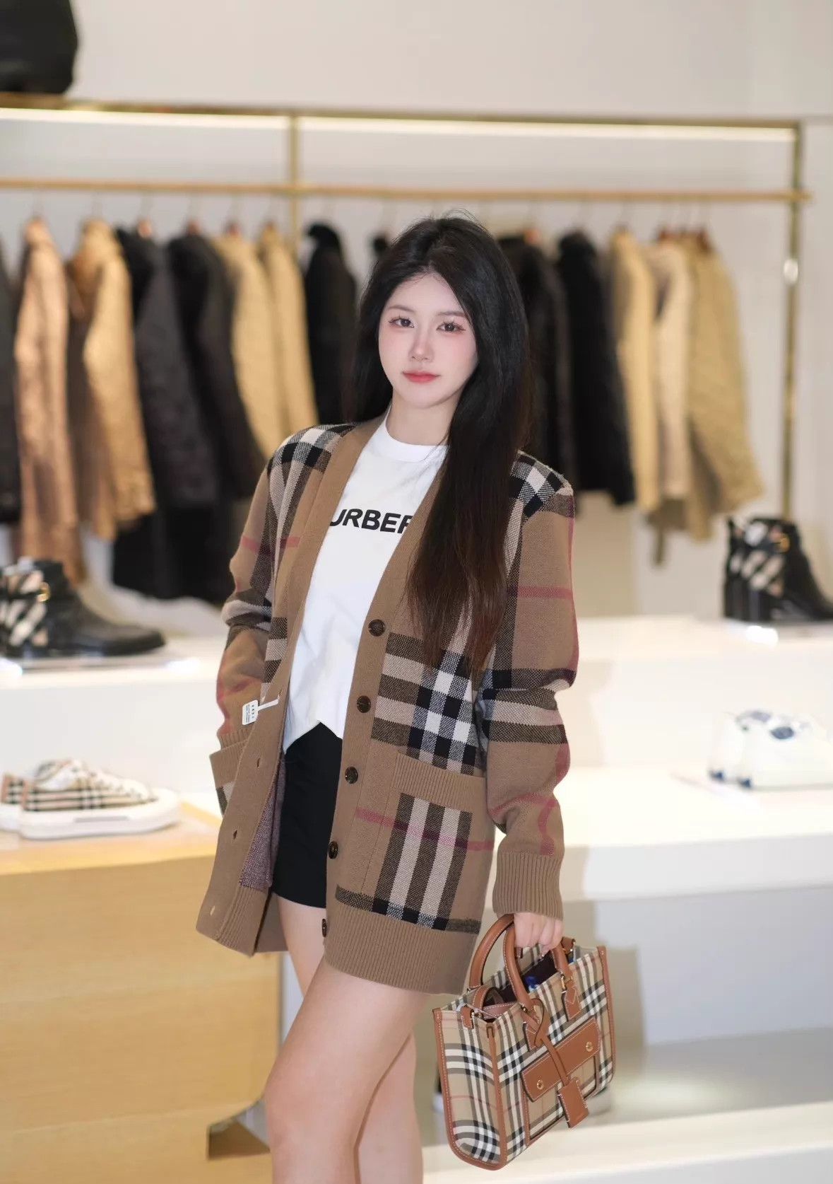 Burberry Burberry camel large check cashmere-wool NOS cardigan M Size M / US 6-8 / IT 42-44 - 4 Thumbnail