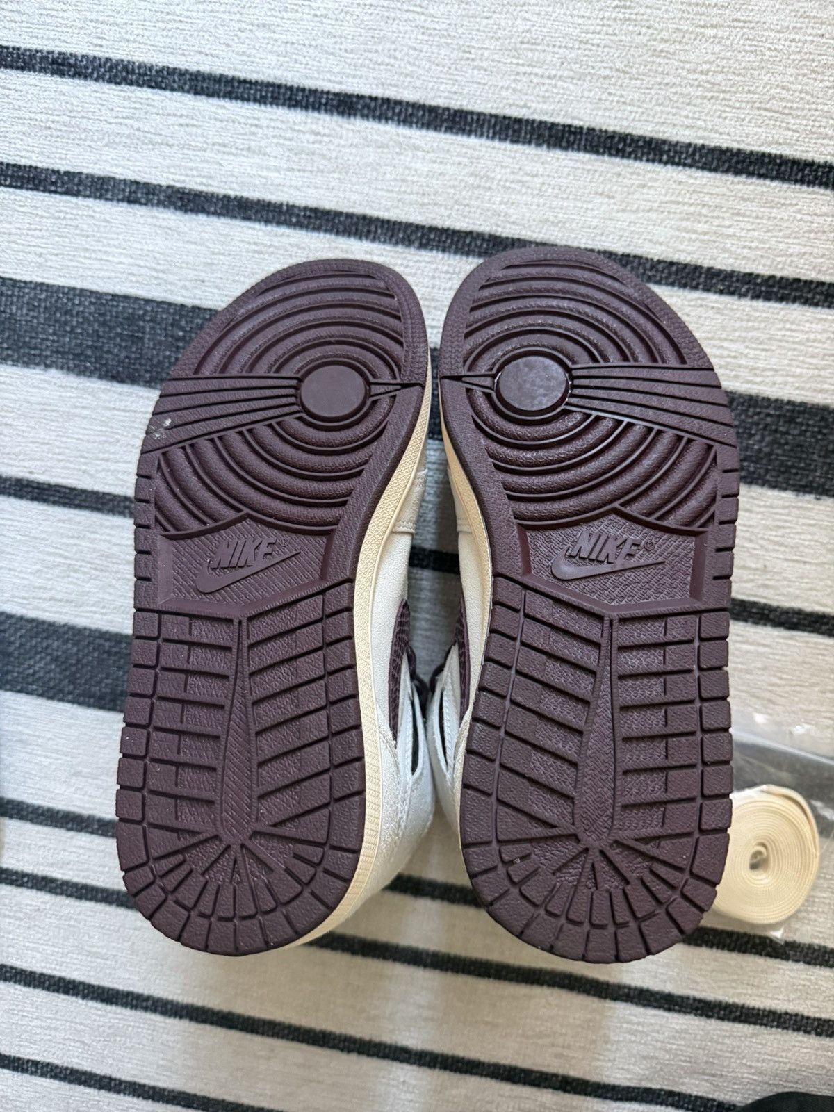 A Ma Maniere × Jordan Brand Jordan 1 Retro High OG ‘A Ma Maniere’ Size US 7 / EU 40 - 7 Thumbnail