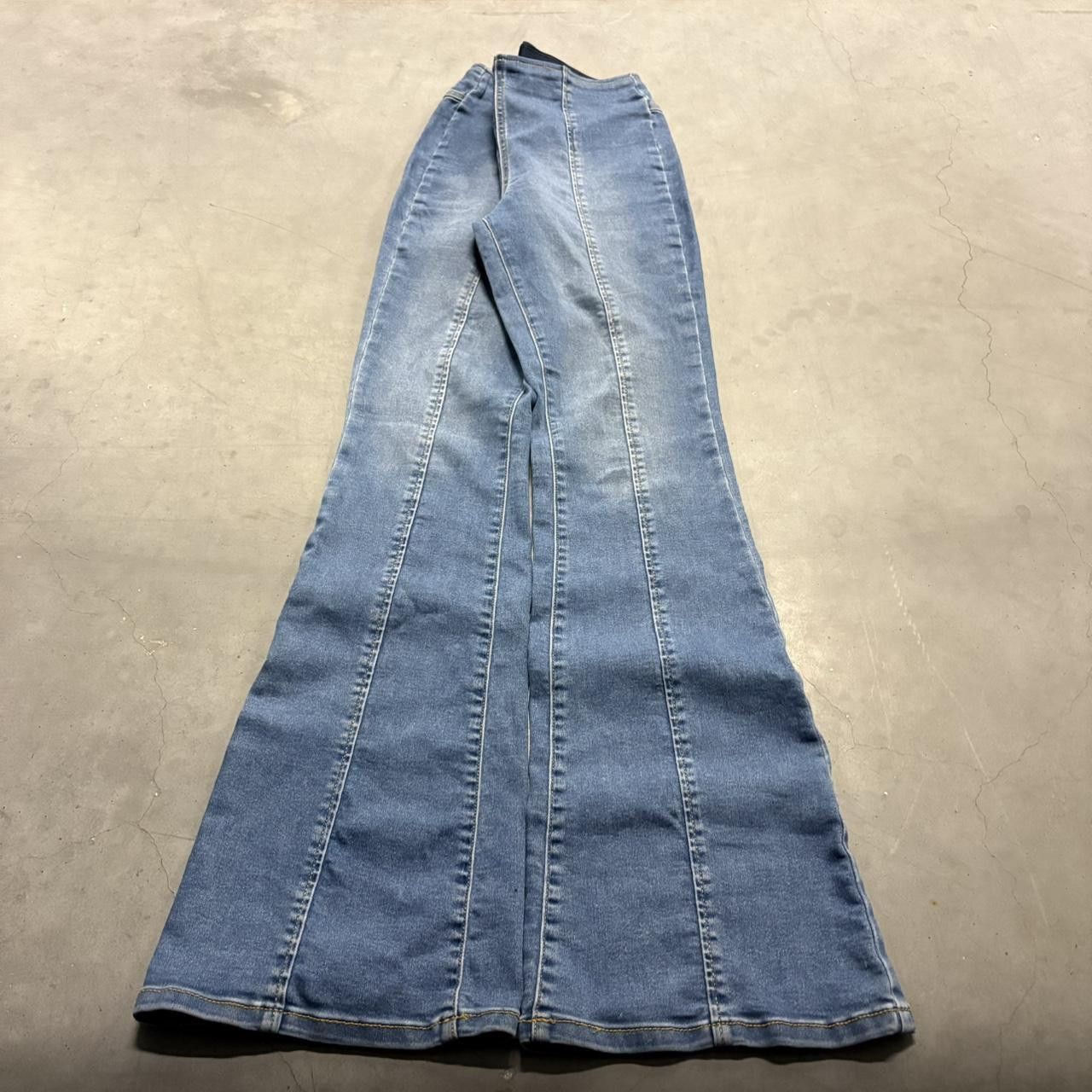 Vintage Crazy Vintage Y2K/2000s Flared High Waisted Medium Wash Denim Jeans! Size US 28 / EU 44 - 1 Thumbnail