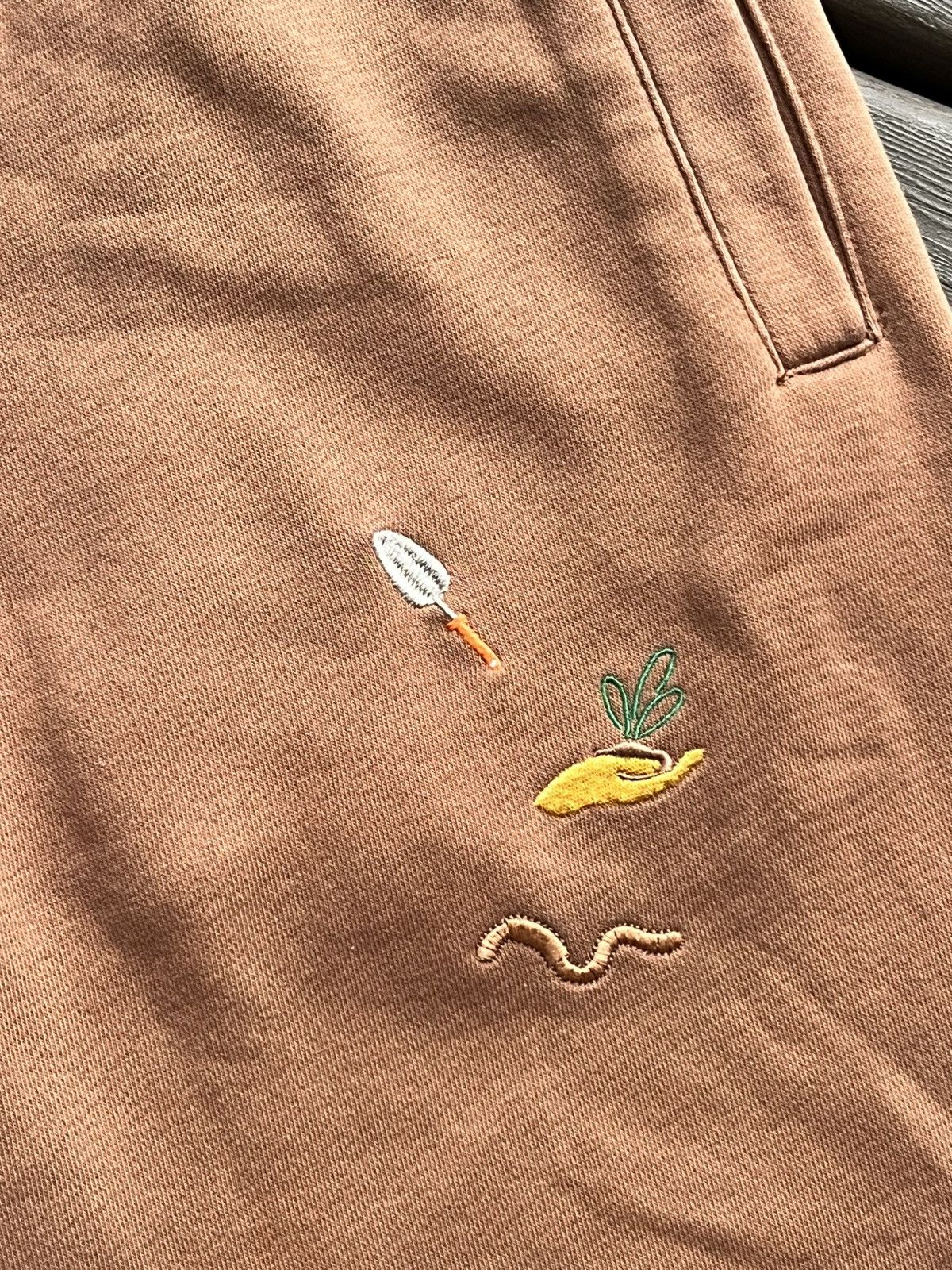 Carrots by Anwar Carrots Carrots by Anwar Carrots x Crocs Sweatpants Size US 32 / EU 48 - 2 Thumbnail