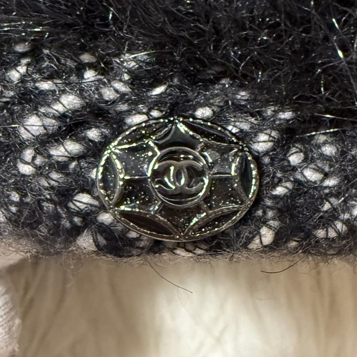 Chanel Authentic Chanel COCO-decorated tweed fur snood scarf M Size ONE SIZE - 6 Thumbnail