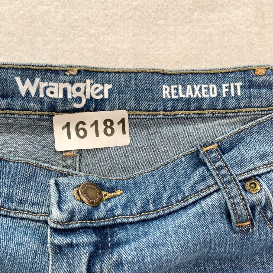 Wrangler Wrangler Jeans Mens 38x30 Relaxed Fit Straight Leg Medium Wash Blue Denim Pants Size US 38 / EU 54 - 4 Thumbnail