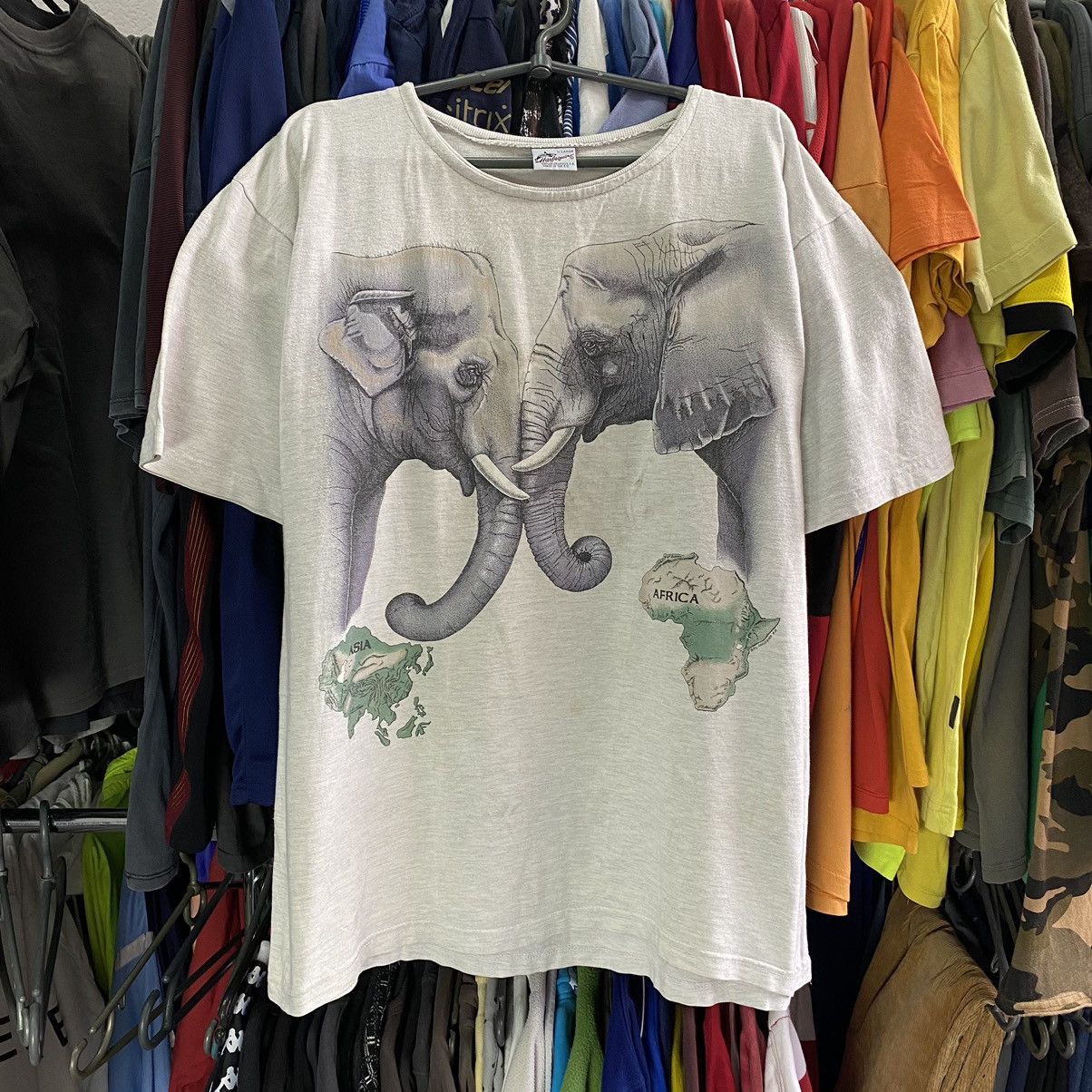 Vintage Vintage Harleguin 1992 Big Elephant logo Nature tee Size US XL / EU 56 / 4 - 1 Thumbnail