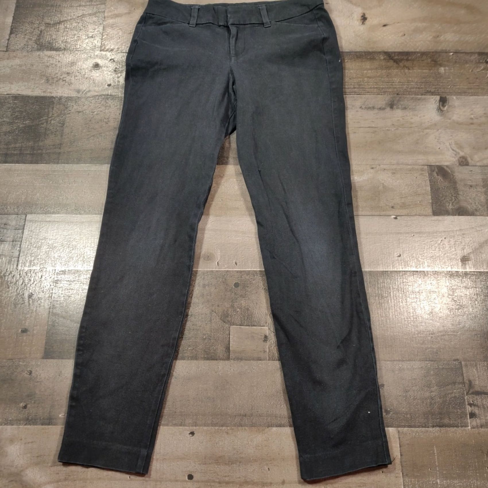 Old Navy Old Navy Pants Womens 0 Black Pixie Crop Skinny Low Rise Flat Front Zip Closure Size 25" / US 0 / IT 36 - 2 Thumbnail
