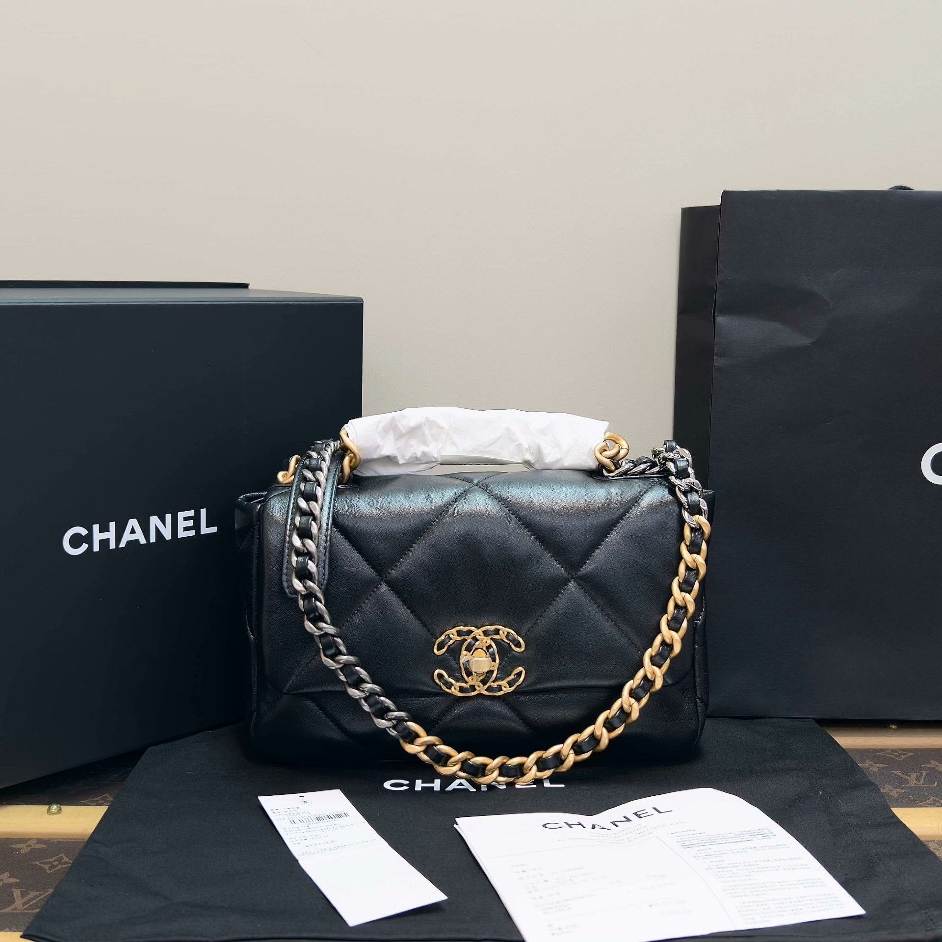 Chanel Pre-loved Bag Very good condition Size ONE SIZE - 1 Thumbnail