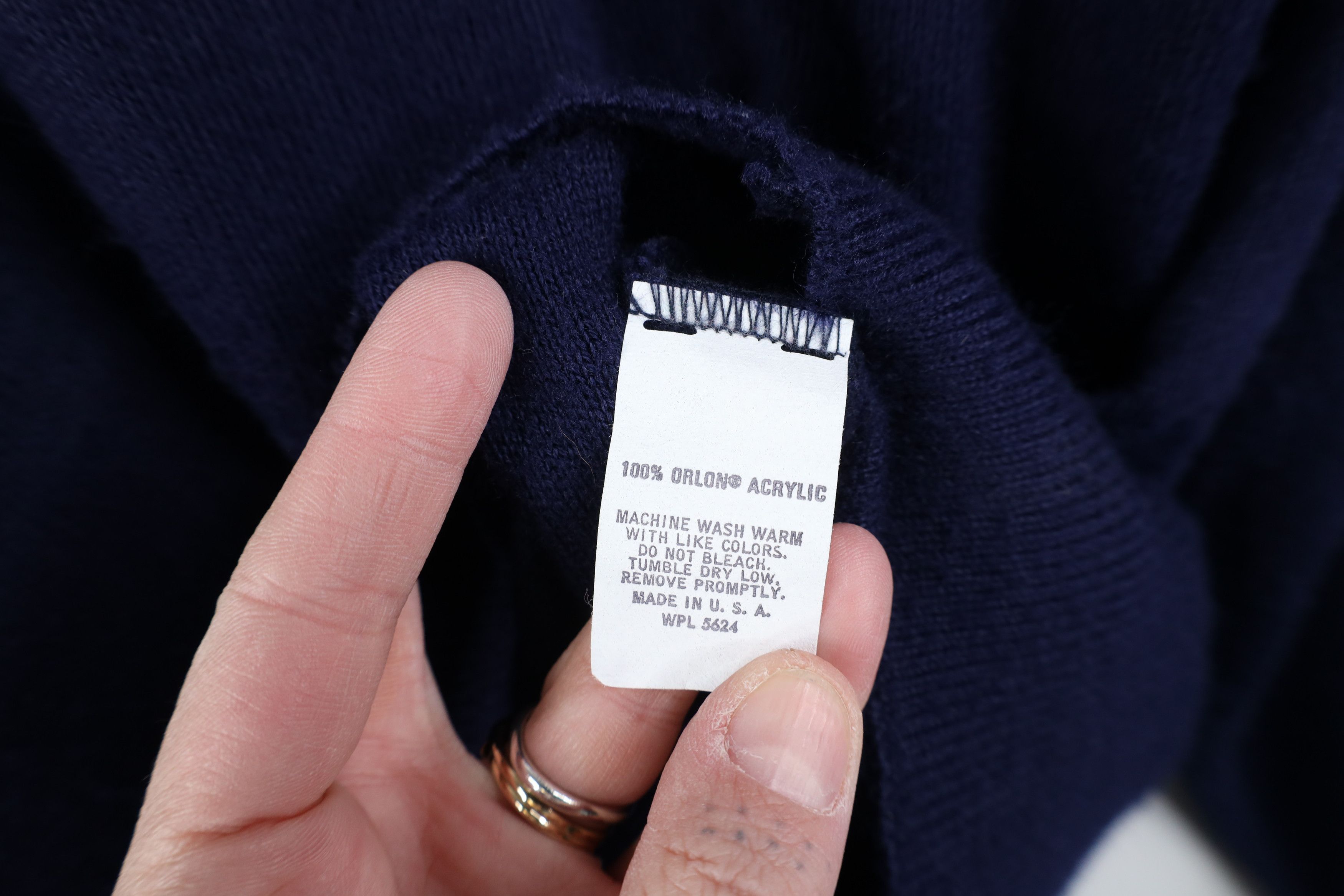 Vintage Vintage 70s AC Delco Knit V-Neck Sweater Navy Blue USA Size US M / EU 48-50 / 2 - 7 Thumbnail
