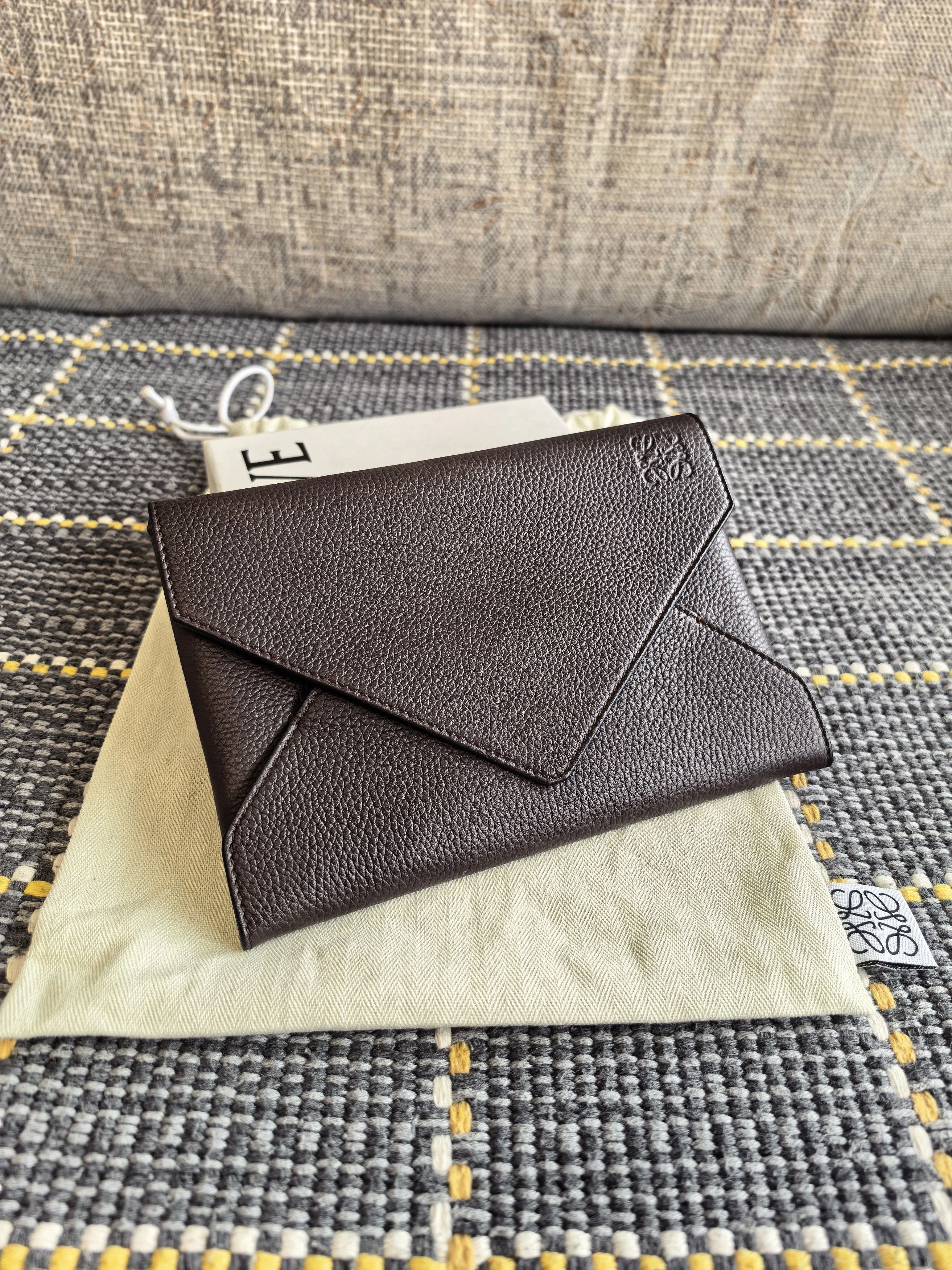 Loewe LOEWE SS23 Envelope Clutch Wallet Unisex Size ONE SIZE - 1 Thumbnail