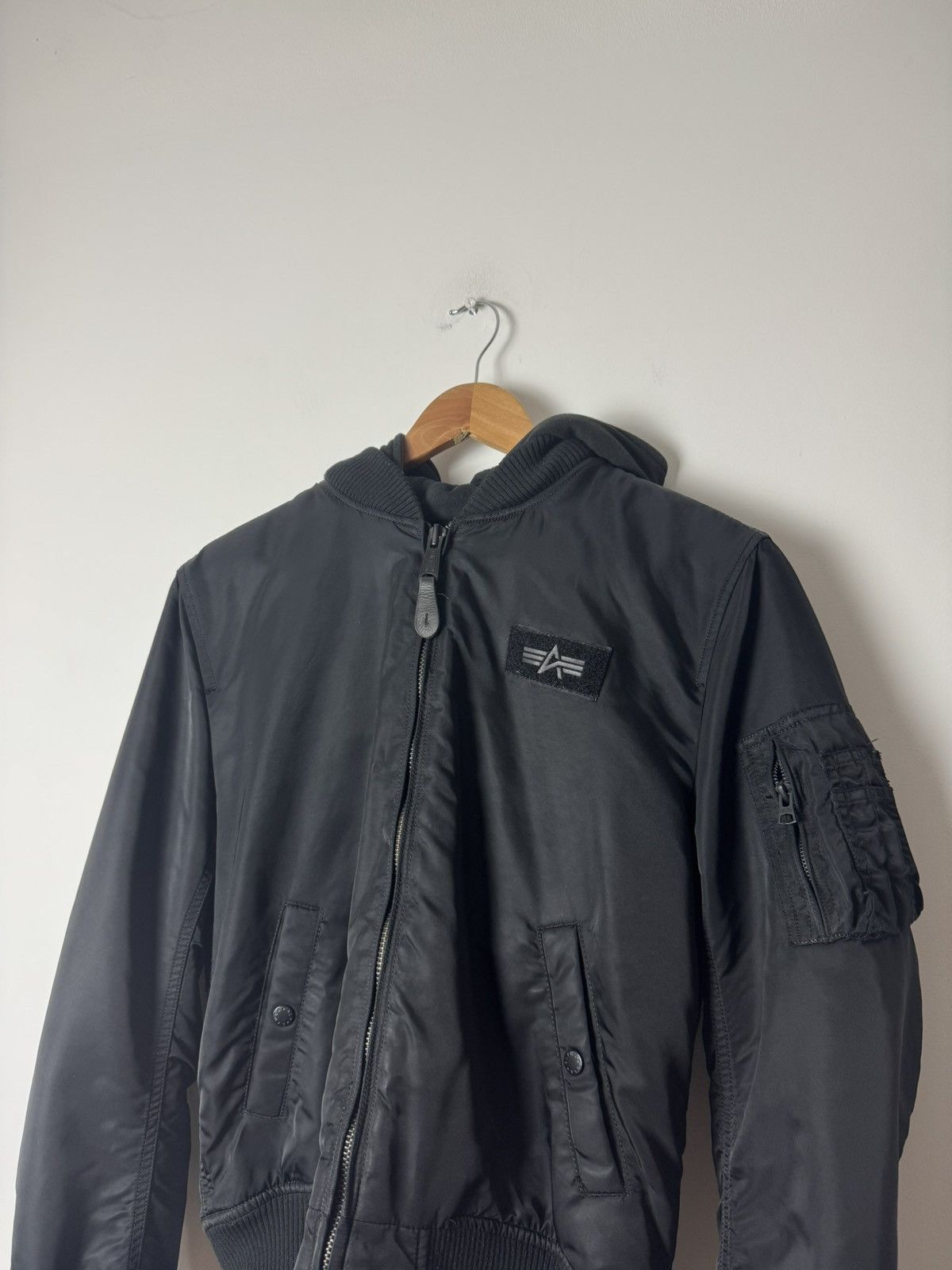 Alpha Industries Alpha Industries Hooded MA-1 Bomber Jacket Black Logo Back Size US S / EU 44-46 / 1 - 4 Thumbnail