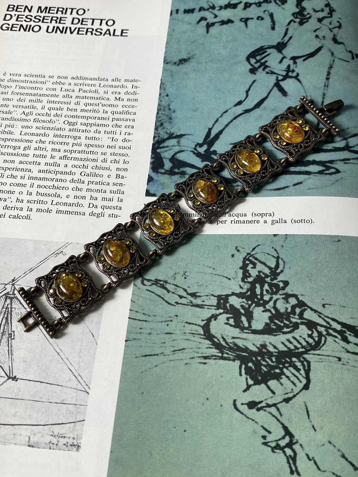Jewelry Vintage Bracelet with Amber-like Inserts - Elegant Size ONE SIZE - 1 Thumbnail
