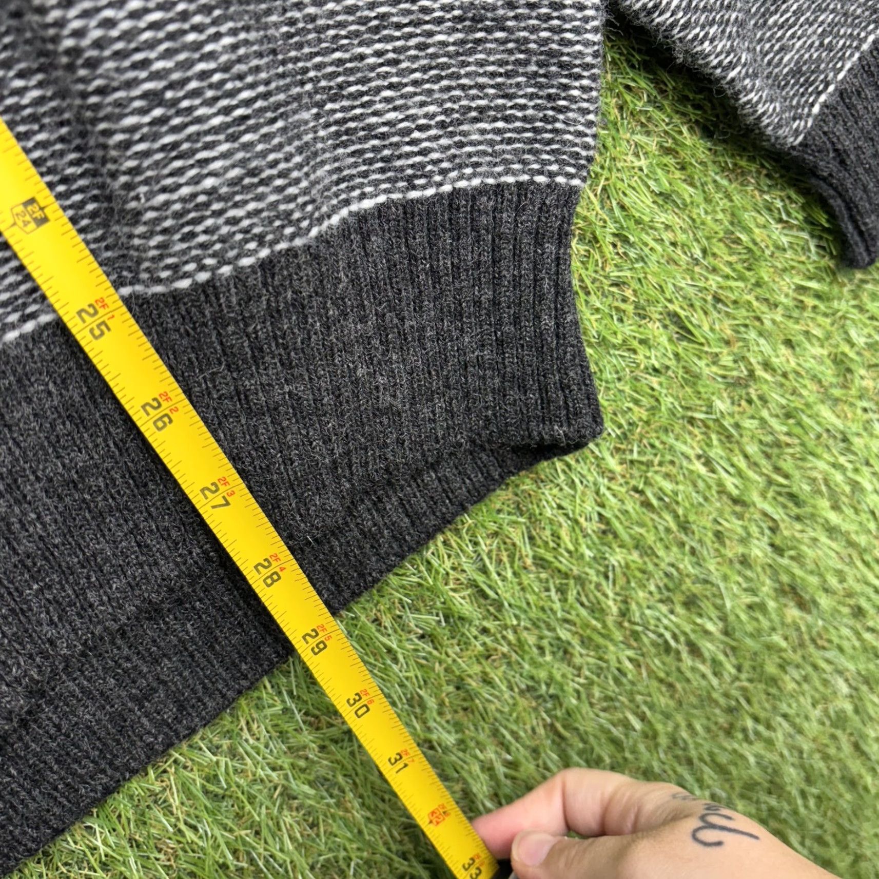 London Fog Vintage London Fog Sweater Mens Large Gray Black Knit Pullover Geometric USA 90s Size US L / EU 52-54 / 3 - 4 Thumbnail