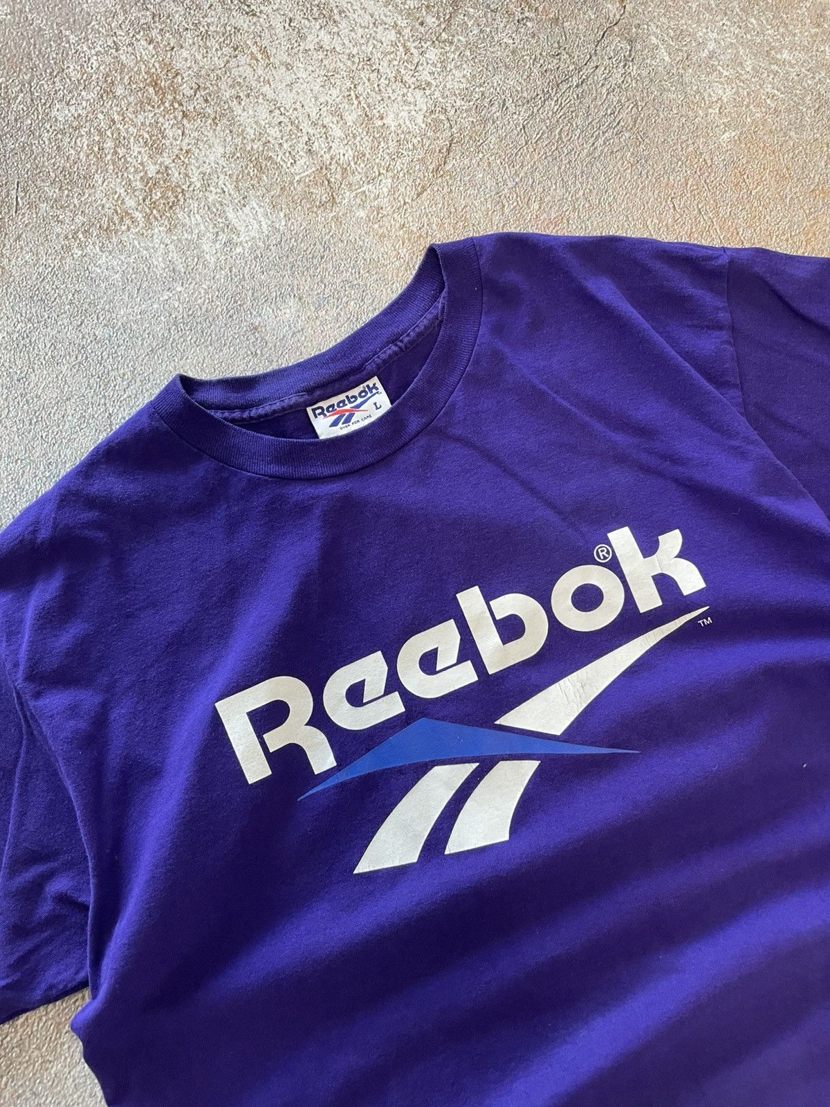 Reebok Vintage Reebok Center Logo T-Shirt Made in USA Size US L / EU 52-54 / 3 - 3 Thumbnail