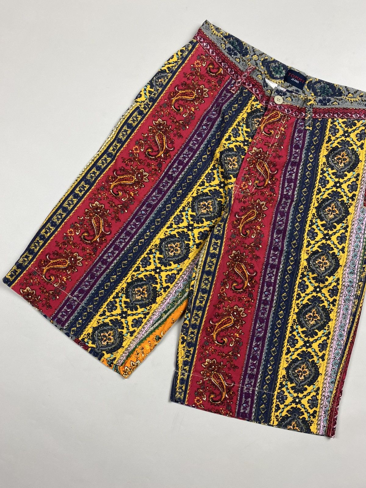 Tommy Hilfiger Tommy Hilfiger Jeans Vintage Patterned Shorts Size 30 Size US 30 / EU 46 - 5 Thumbnail