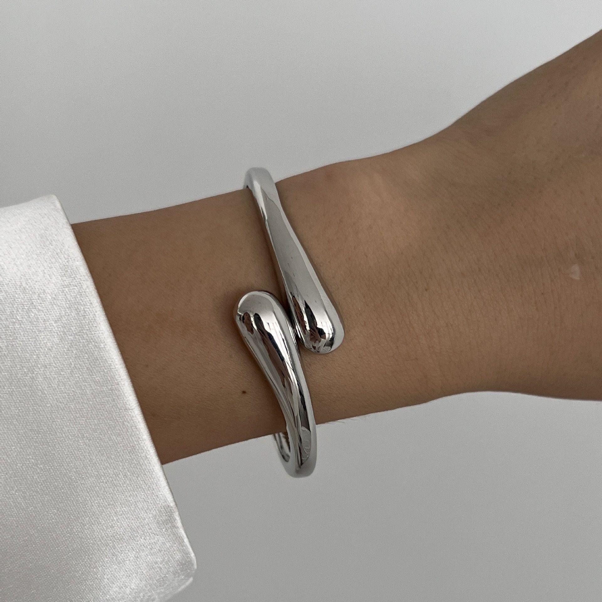 Jewelry Metal Cuff Geometric Spring Bracelet Size ONE SIZE - 1 Thumbnail