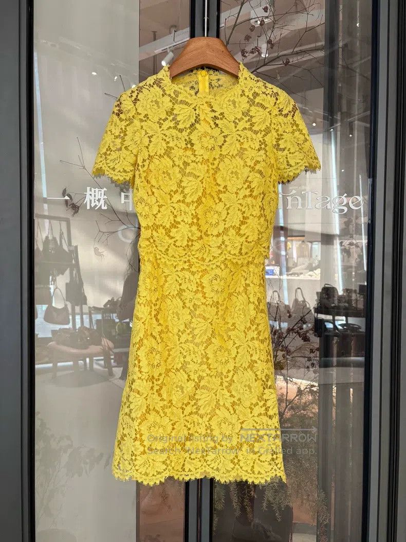 Valentino Valentino Lace dress Size M / US 6-8 / IT 42-44 - 1 Thumbnail